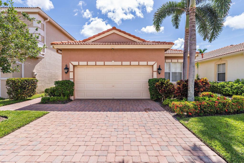 Photo of 177 Isle Verde Way, Palm Beach Gardens, FL 33418 (MLS # R10986797)
