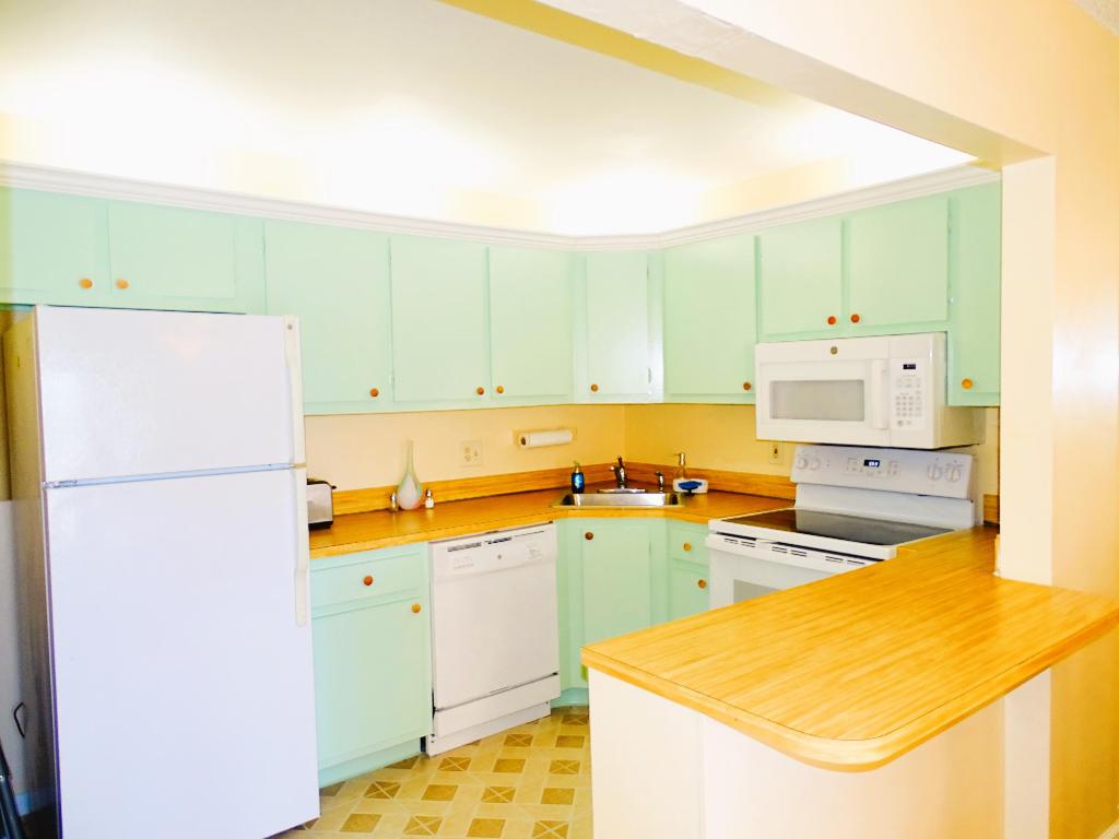 PINE RIDGE SOUTH IV CONDO - Residential