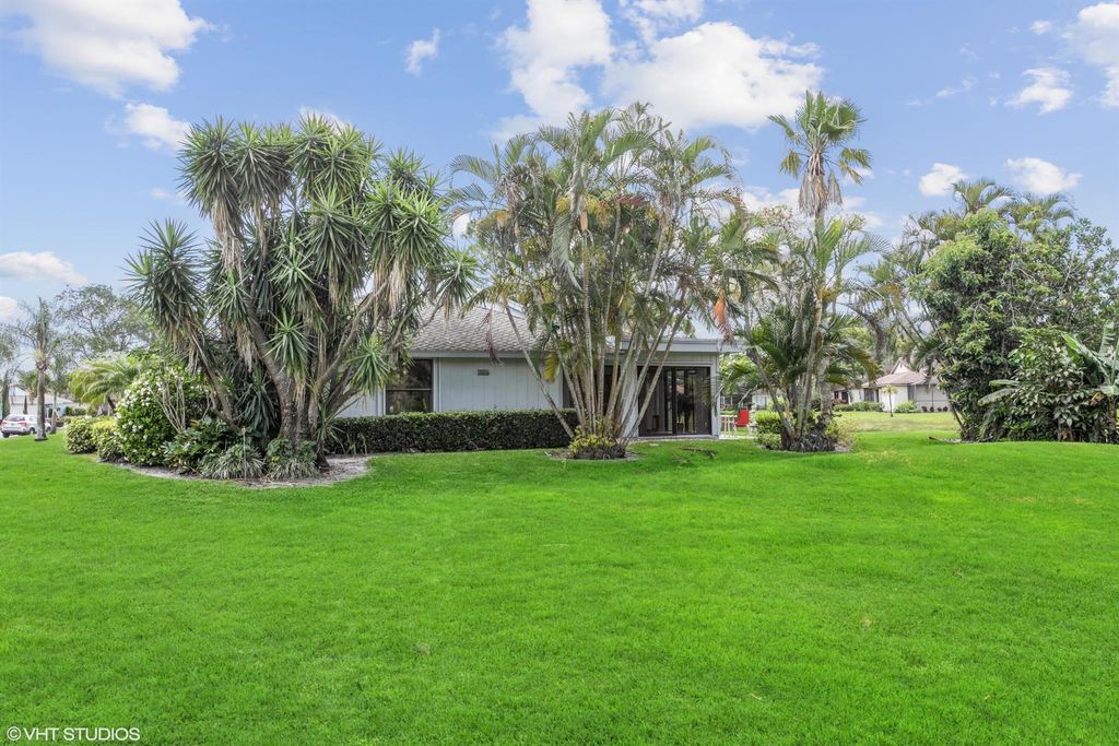 Photo of 6170 Brandon Street, Palm Beach Gardens, FL 33418 (MLS # R10852994)