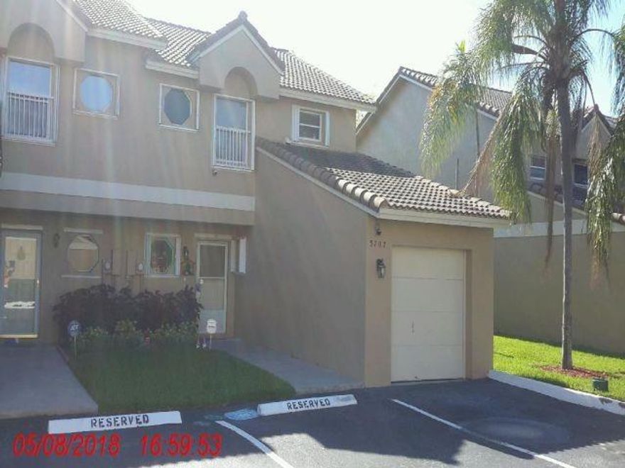 Very large 3/2 1/2 corner townhouse with 1 car garage on canal.  Granite and wood kitchen with brand new stove and newer stainless appliances.  Ceramic tile throughout home.  Totally upgraded townhouse throughout, with custom built in walk in closet in master.  Nice open patio overlooking canal.  Laundry room, very large living and dining areas.   Won't last see broker remarks for showing.....