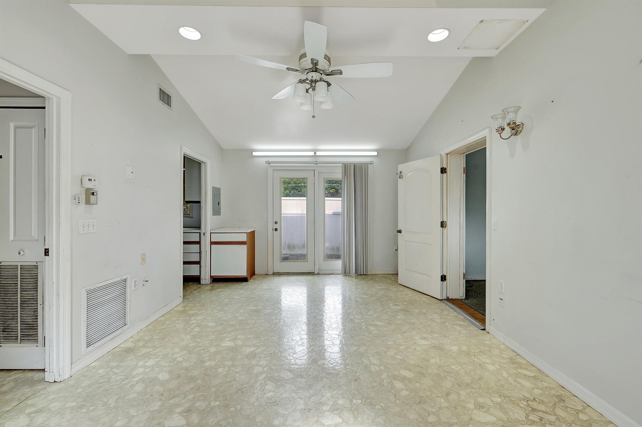 BLOCK MANOR - Residential