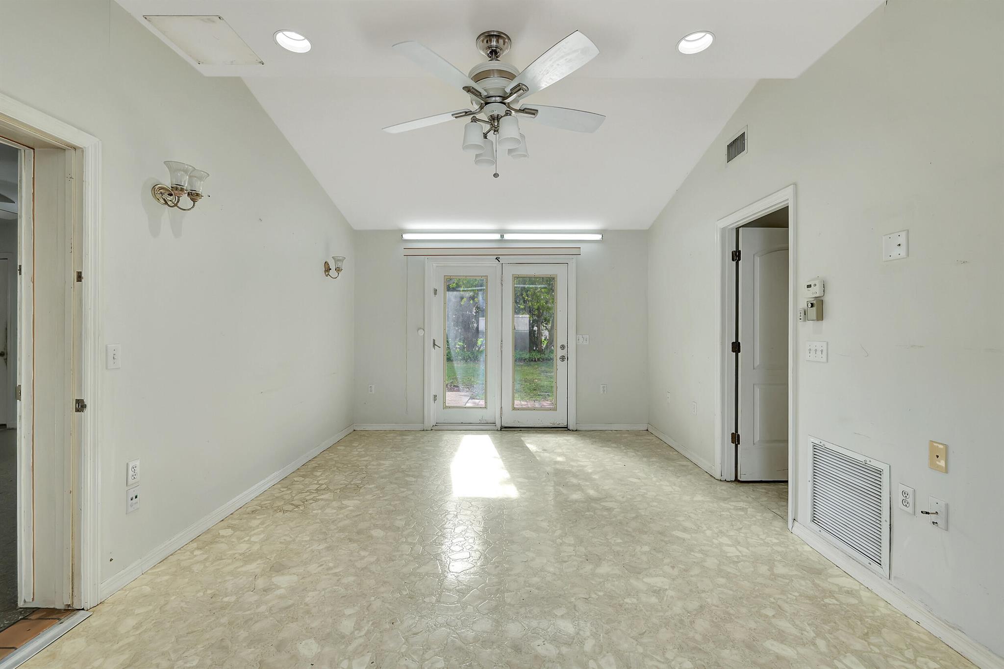 BLOCK MANOR - Residential