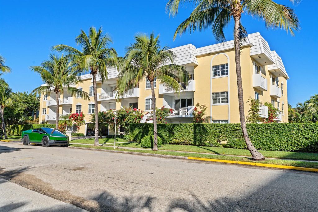 Photo of 127 Peruvian Avenue #202, Palm Beach, FL 33480 (MLS # R11150324)