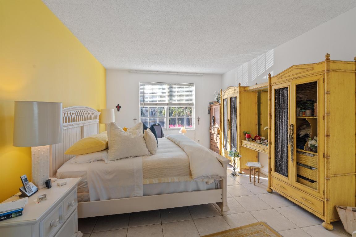 CHALET BY THE OCEAN CONDO - Residential