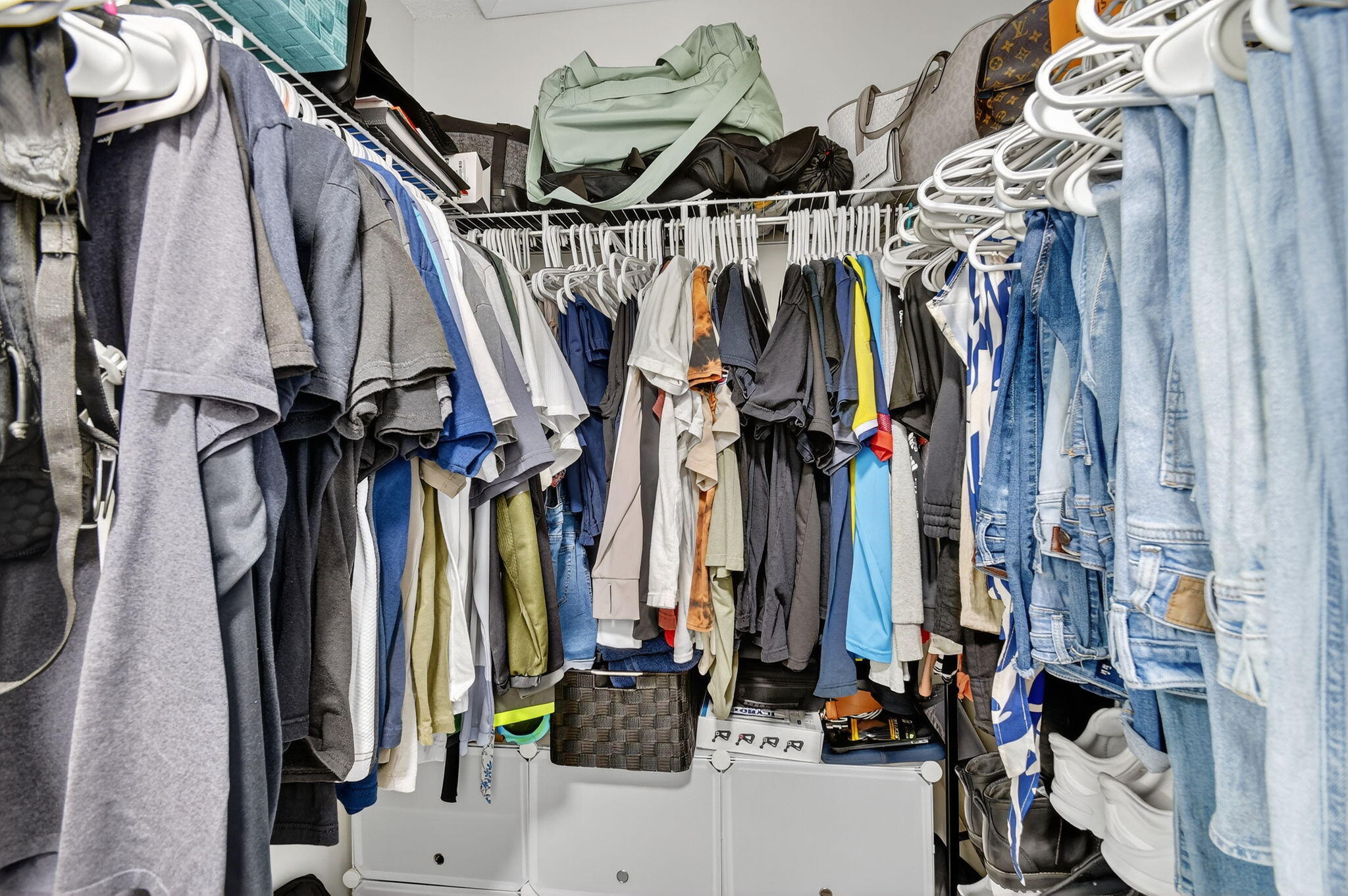 ISLAND CLUB - Residential