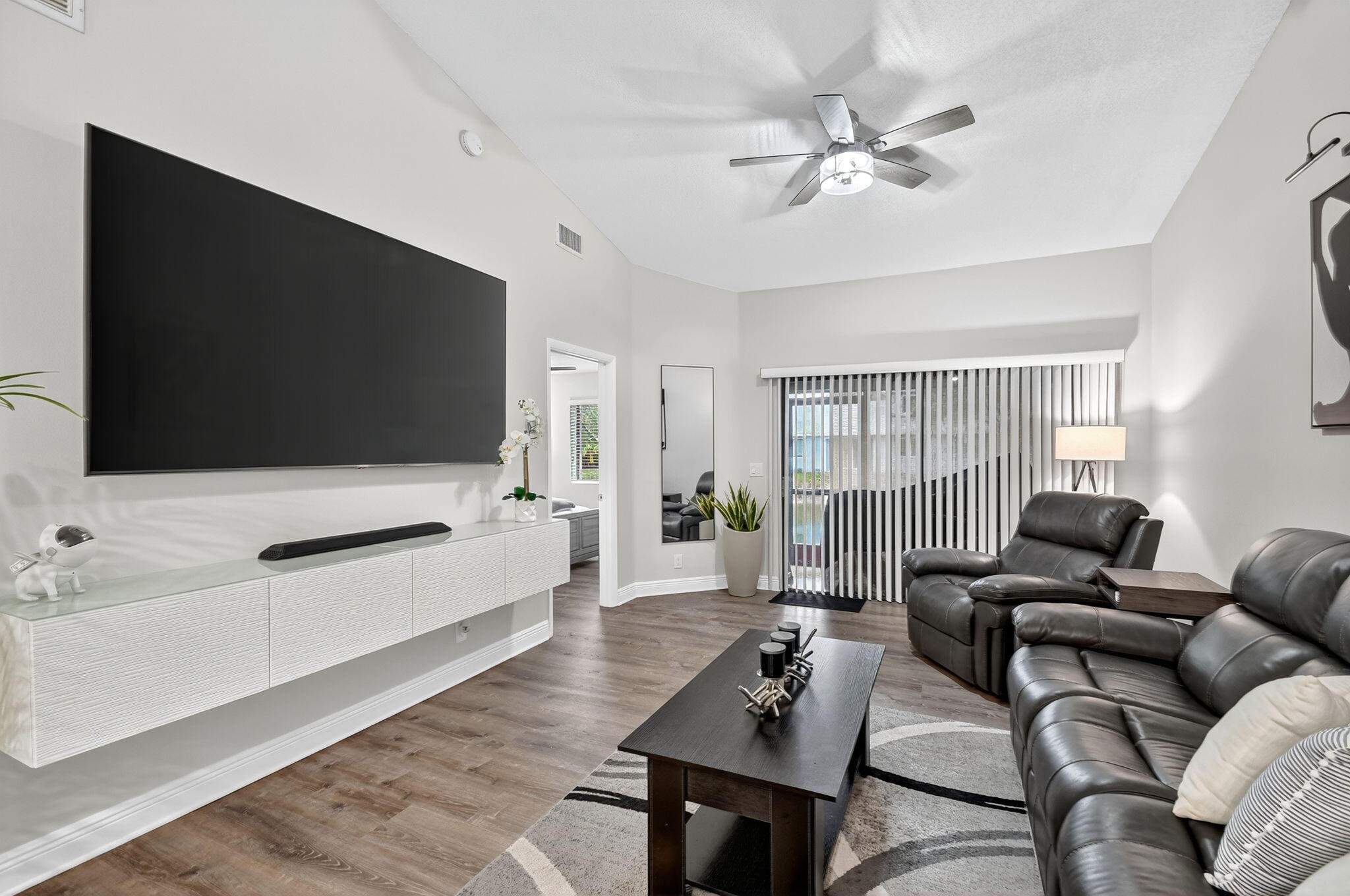 ISLAND CLUB - Residential