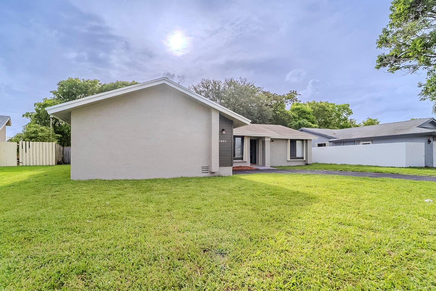 1021 SW 56th Ave