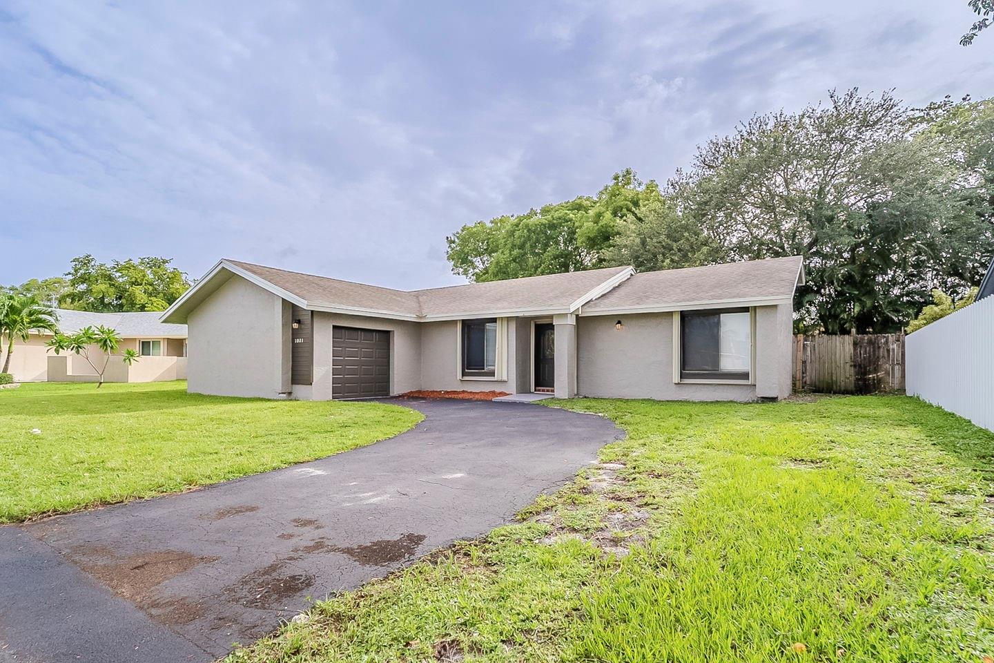 1021 SW 56th Ave