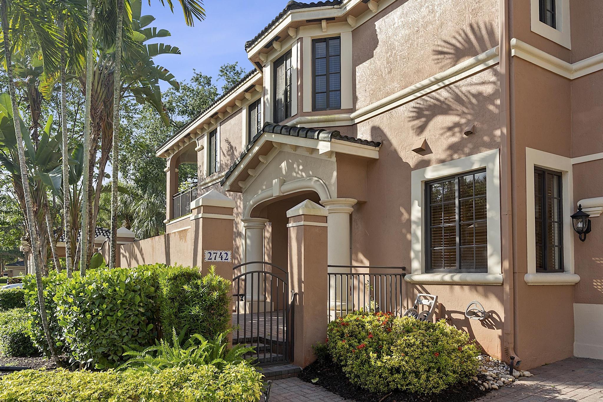 2742 Kinsington Circle