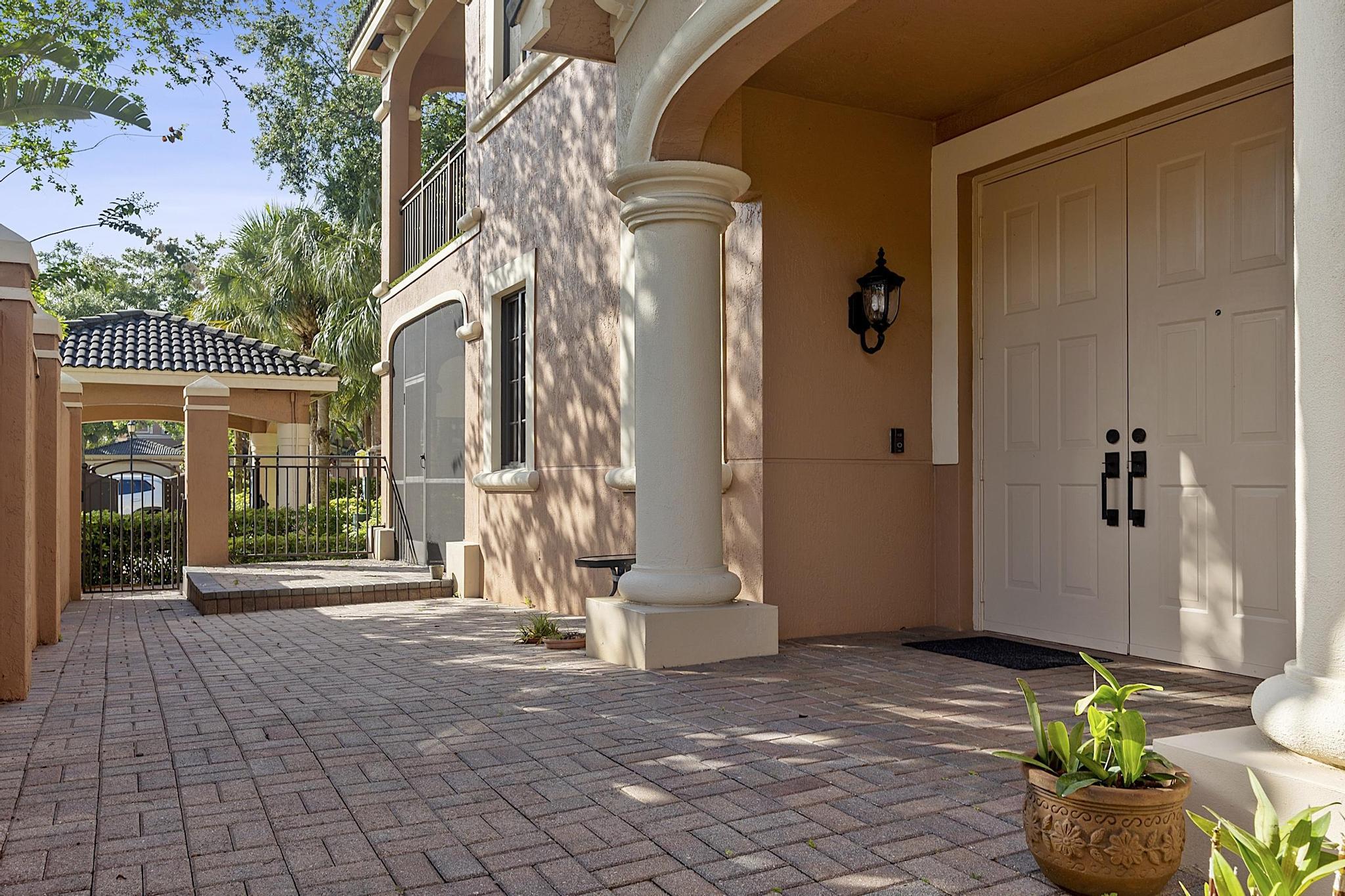 2742 Kinsington Circle