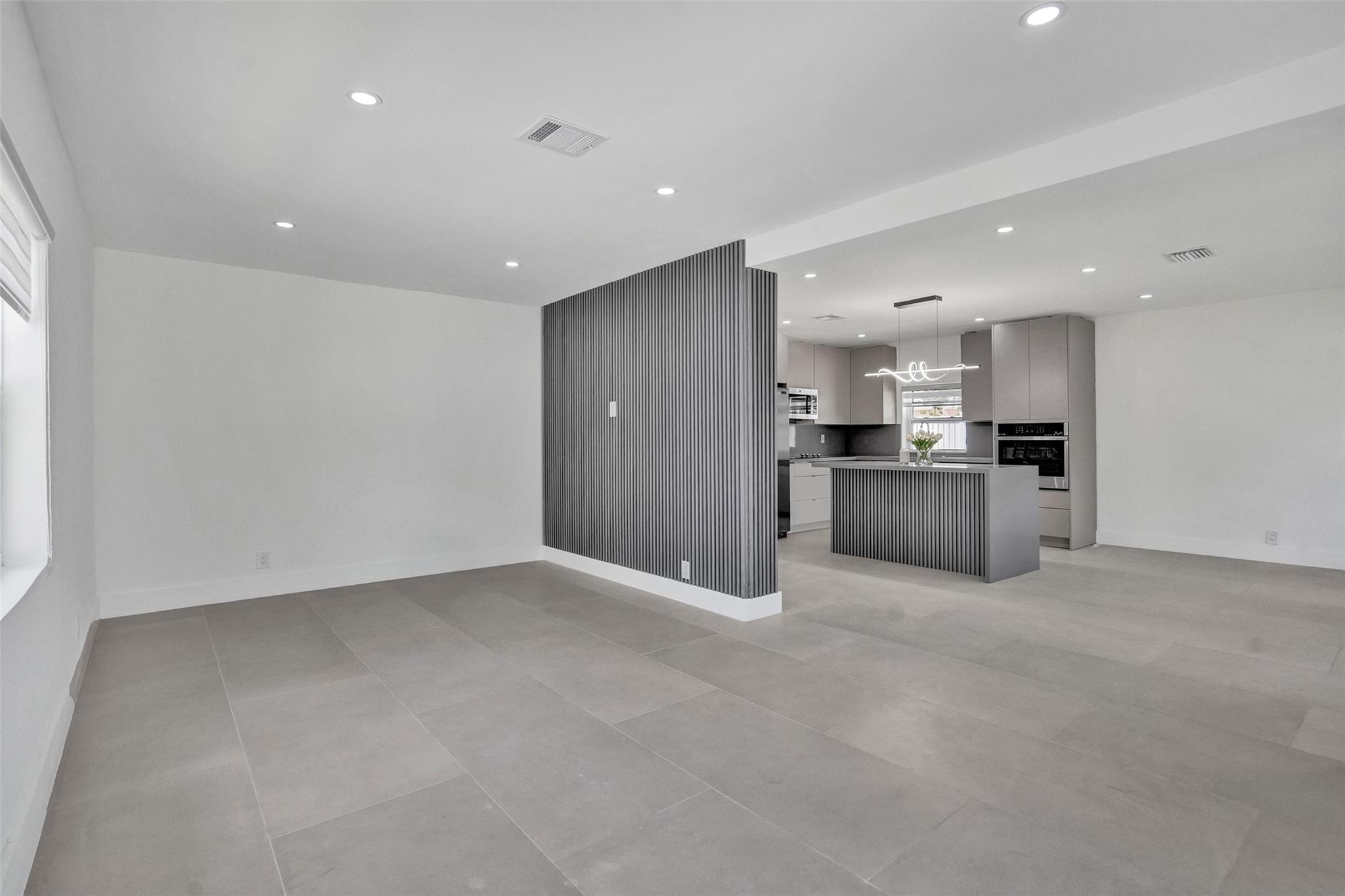 Hollywood Lawns 2-58 B - Residential Lease