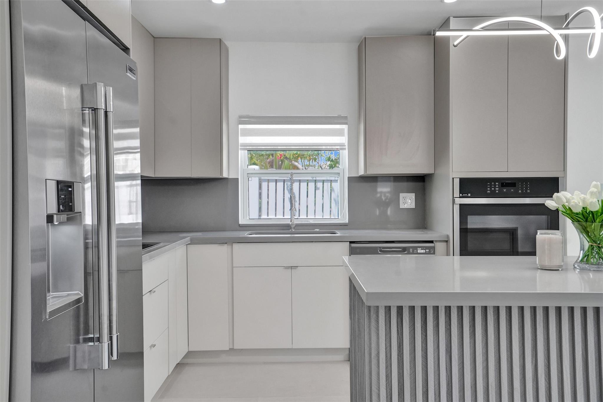 Hollywood Lawns 2-58 B - Residential Lease
