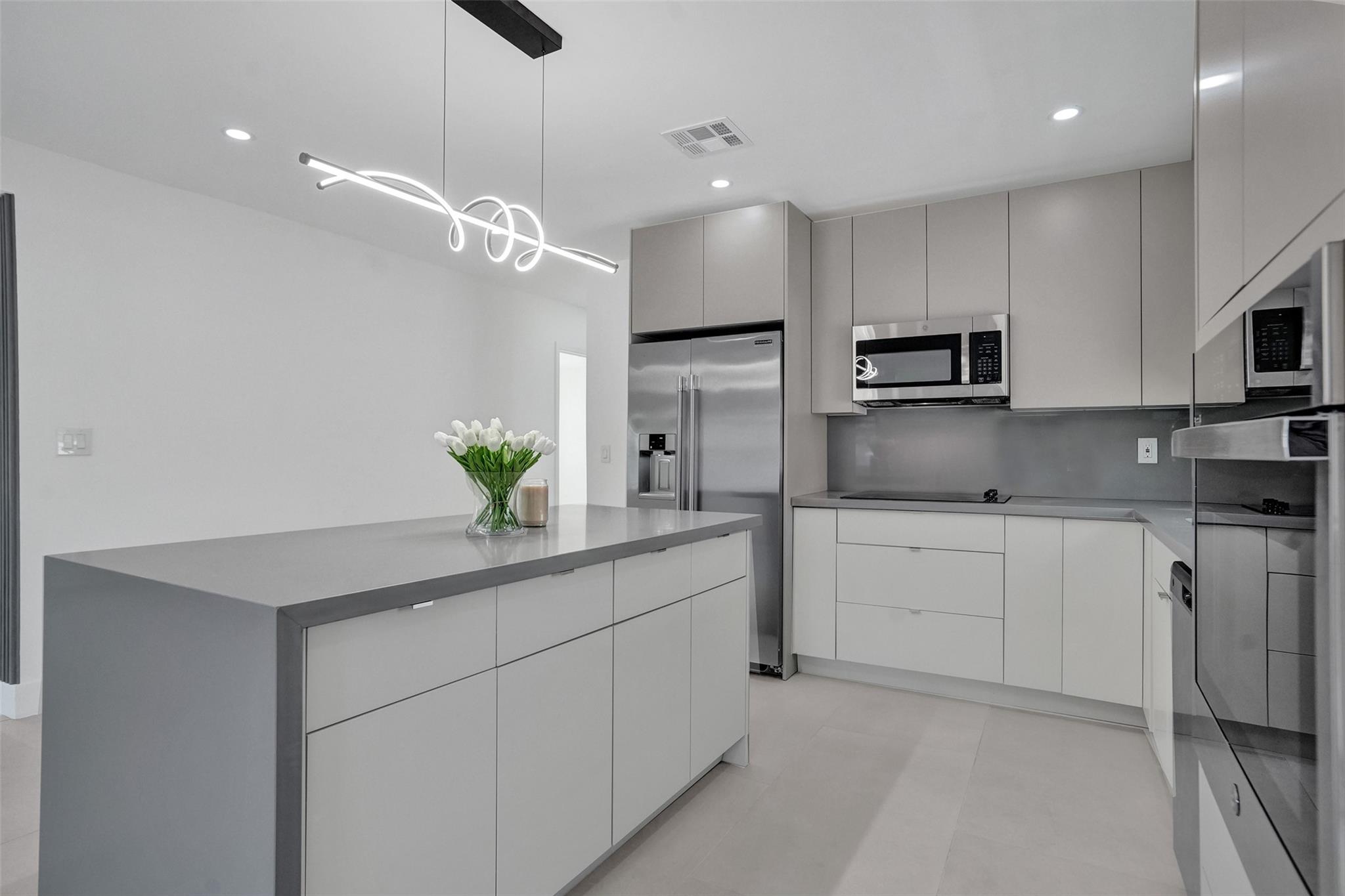 Hollywood Lawns 2-58 B - Residential Lease