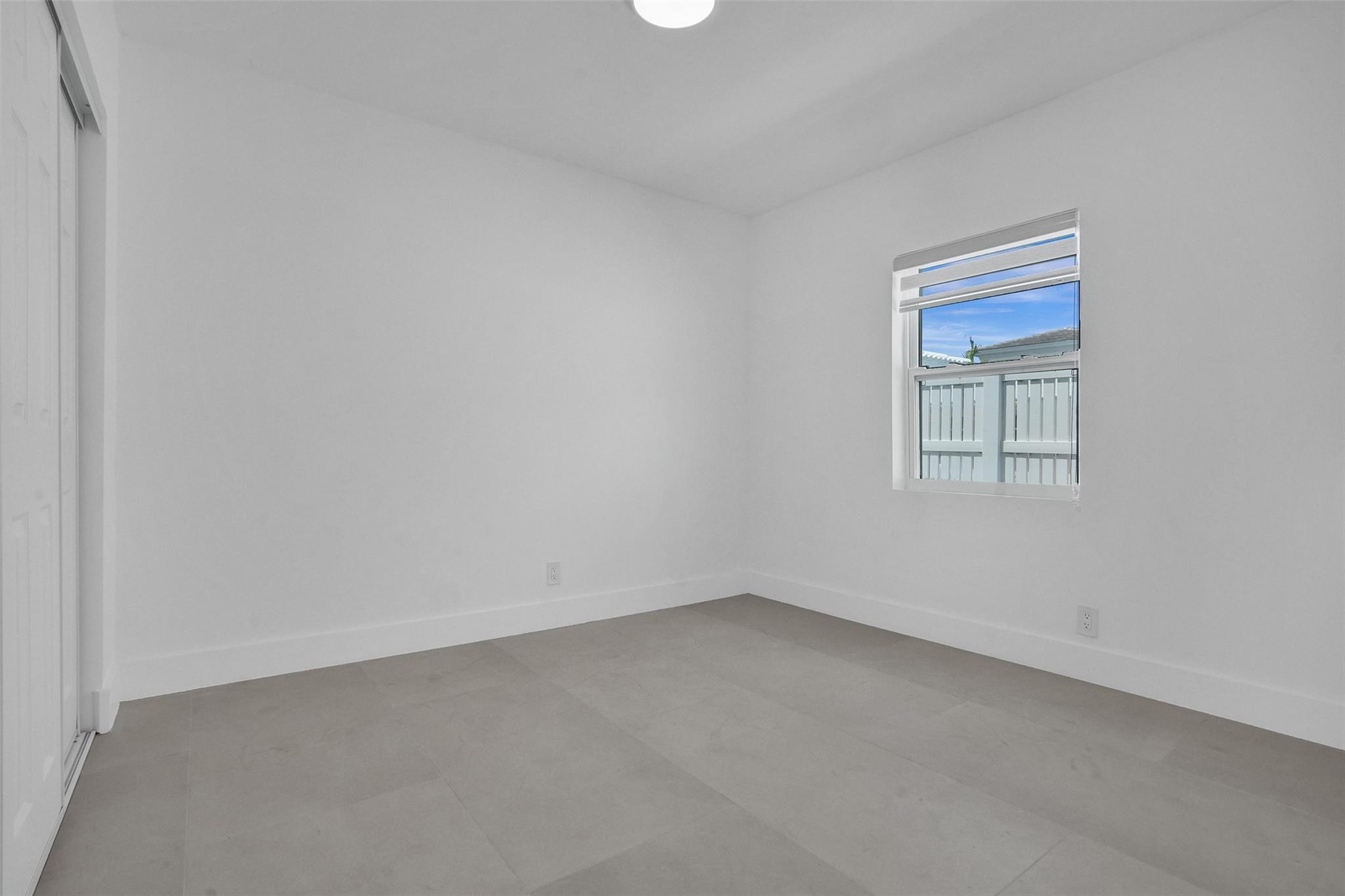 Hollywood Lawns 2-58 B - Residential Lease
