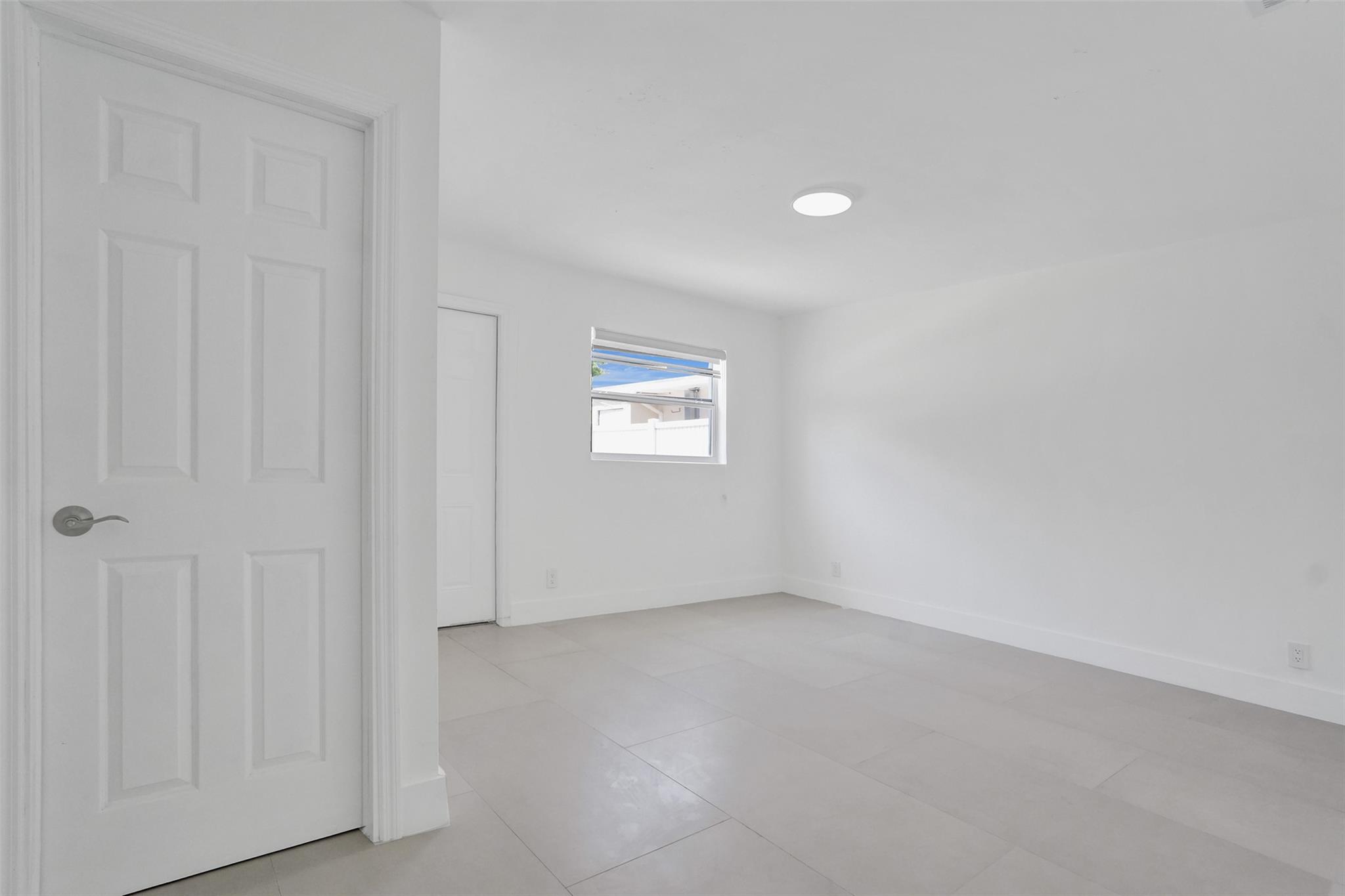 Hollywood Lawns 2-58 B - Residential Lease