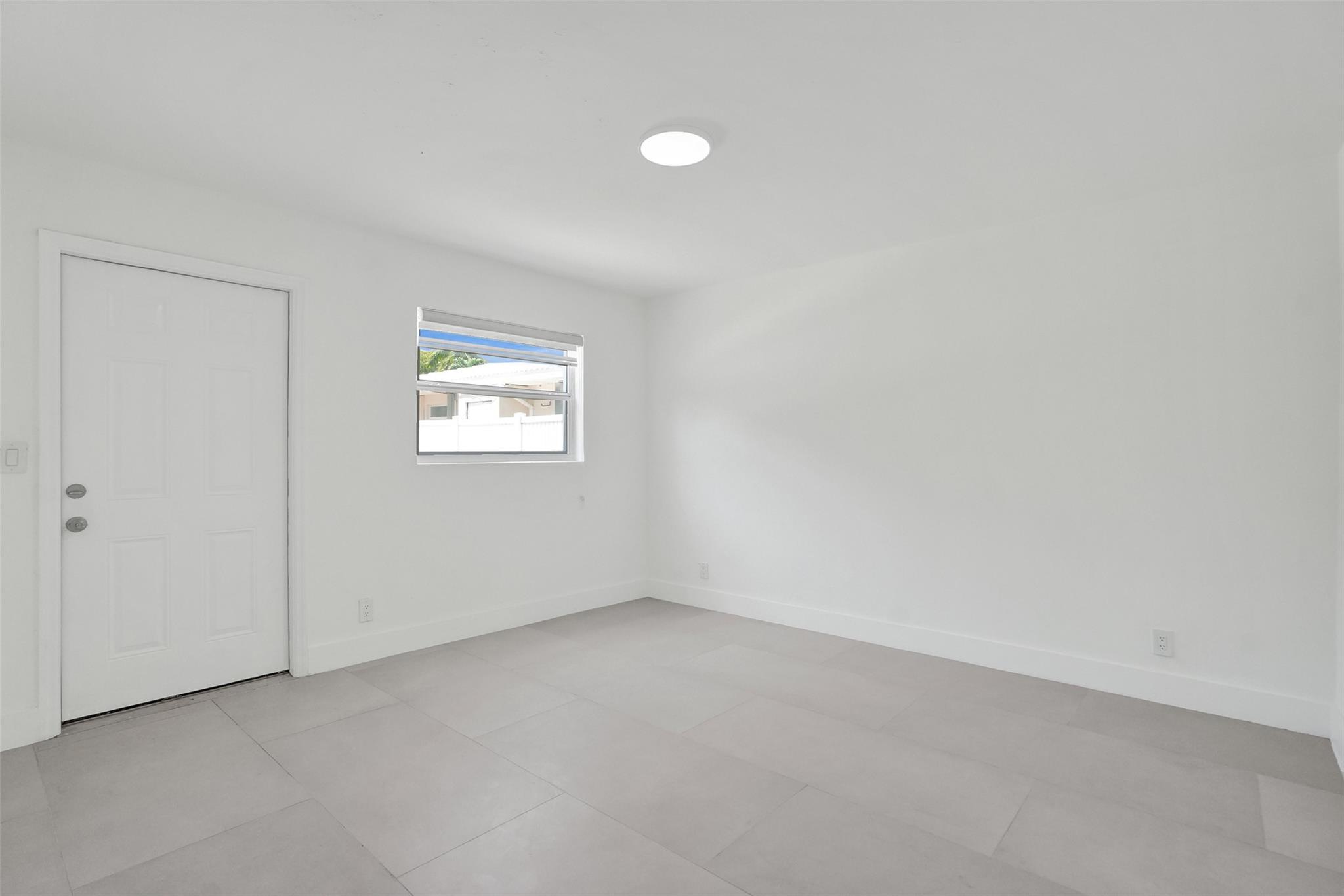 Hollywood Lawns 2-58 B - Residential Lease