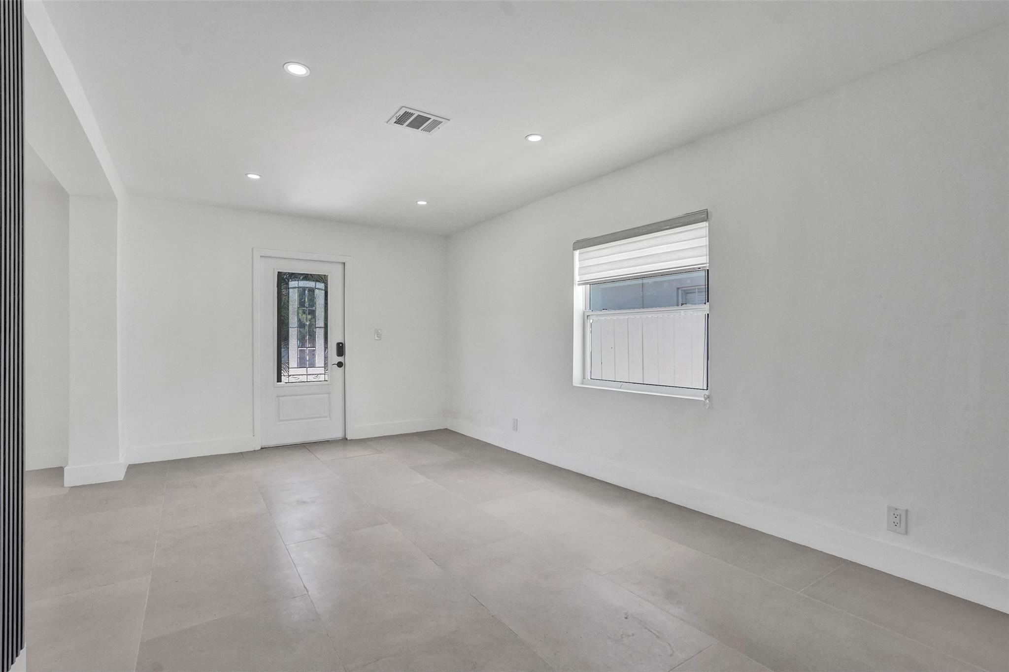 Hollywood Lawns 2-58 B - Residential Lease