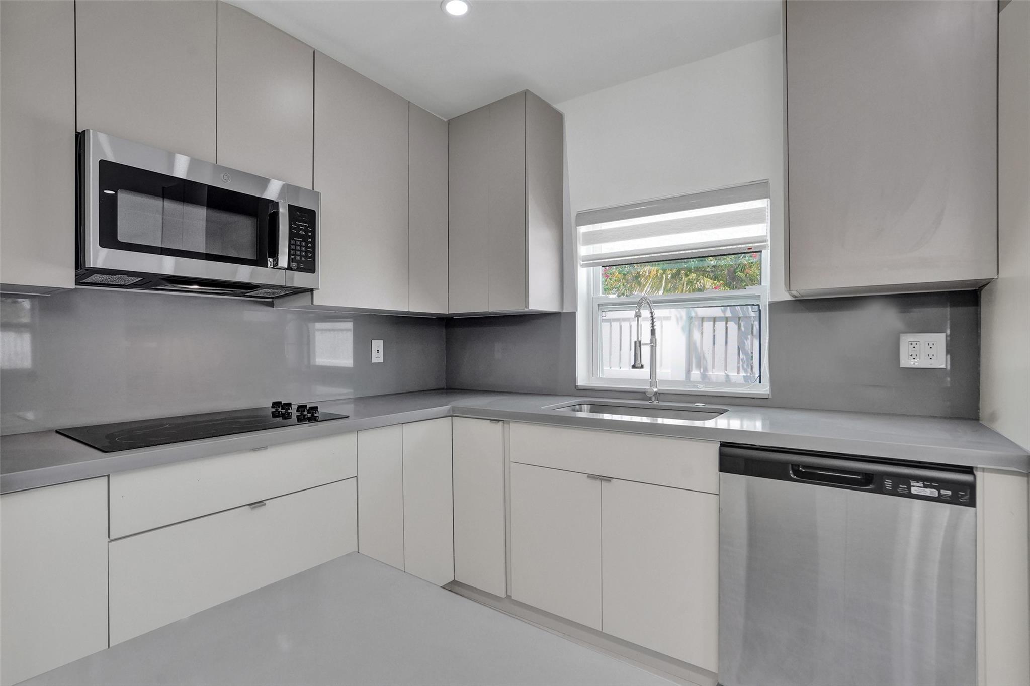 Hollywood Lawns 2-58 B - Residential Lease