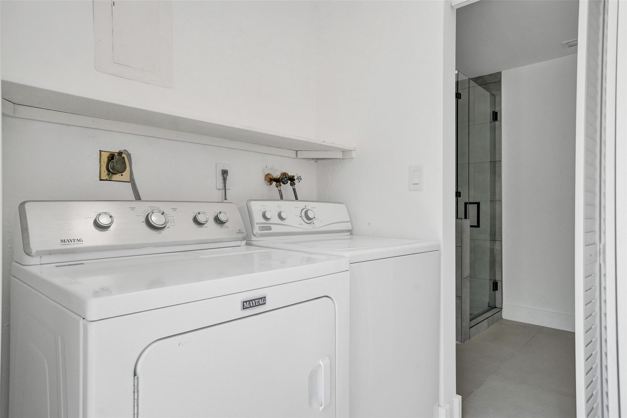 Hollywood Lawns 2-58 B - Residential Lease
