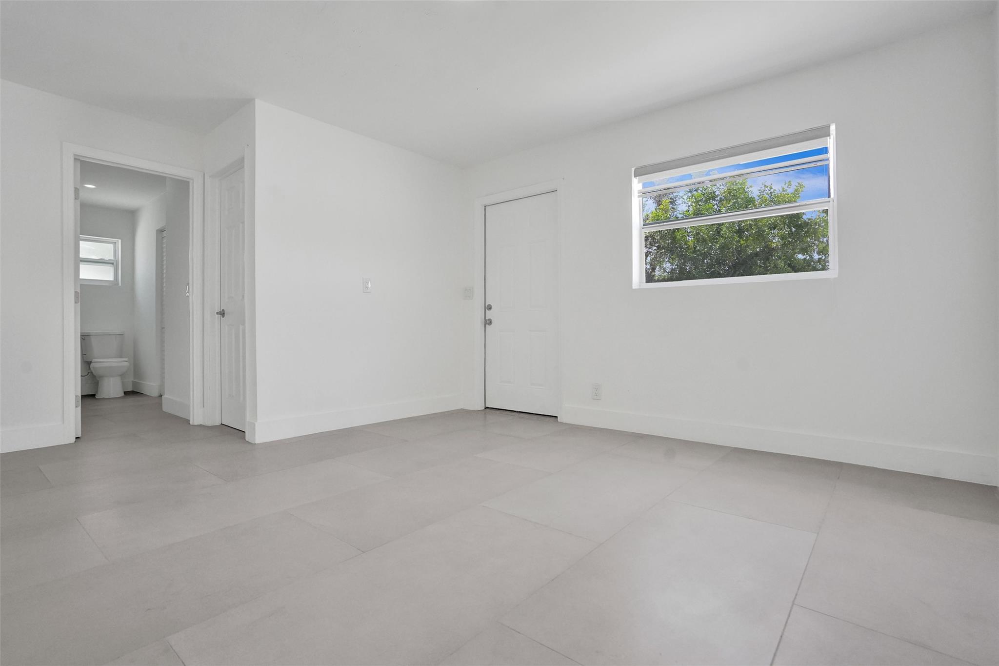 Hollywood Lawns 2-58 B - Residential Lease