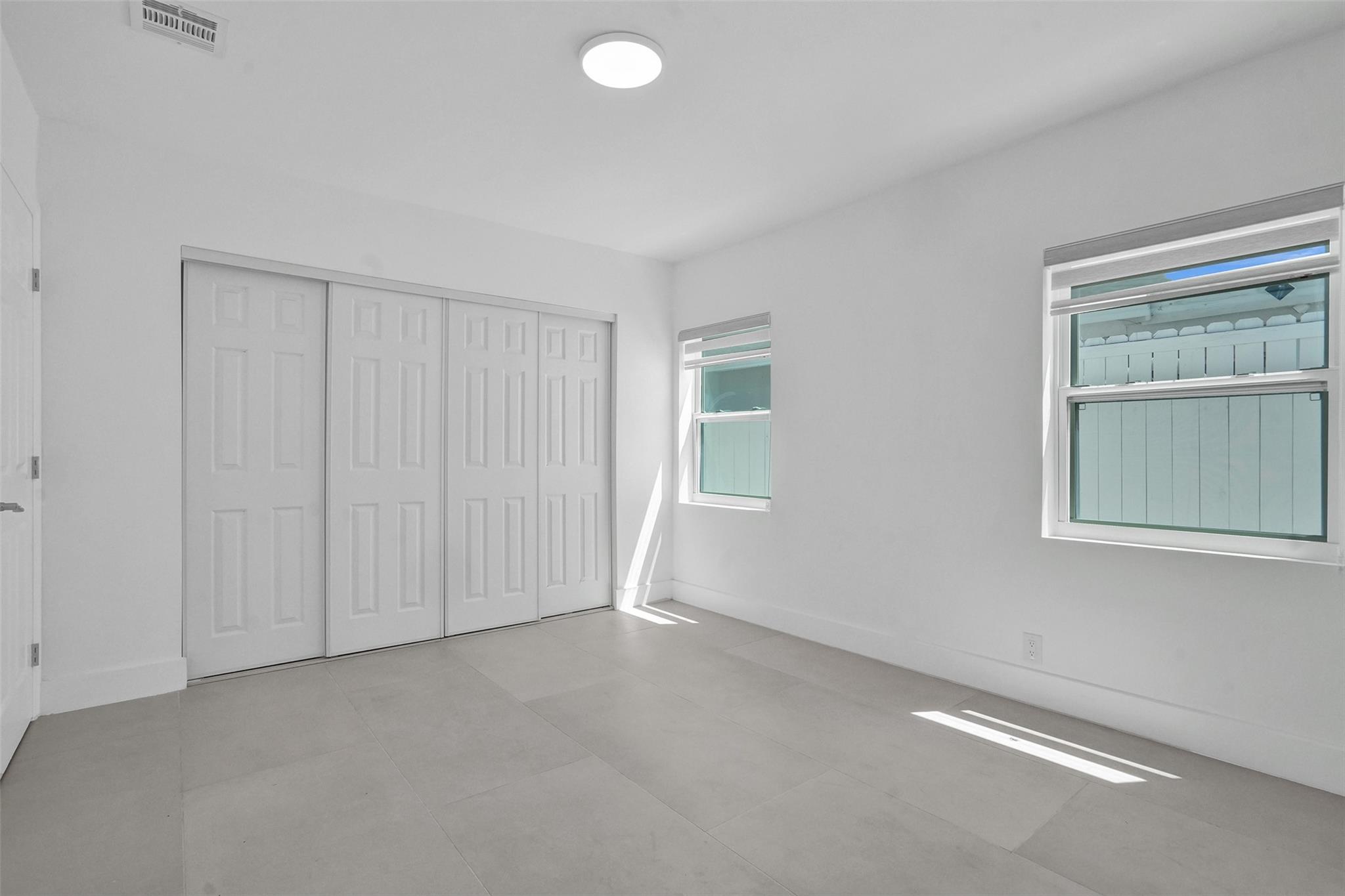Hollywood Lawns 2-58 B - Residential Lease