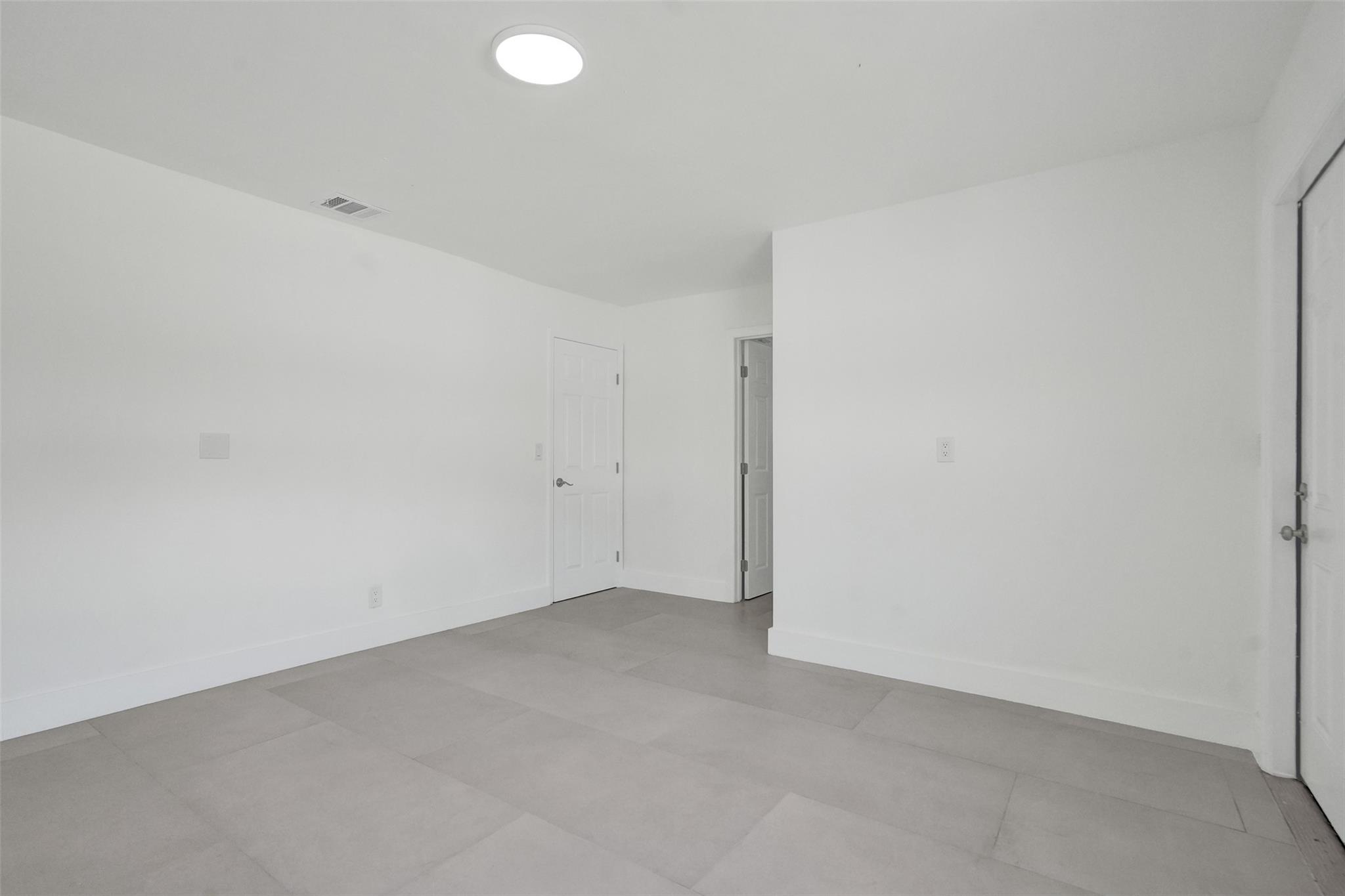 Hollywood Lawns 2-58 B - Residential Lease