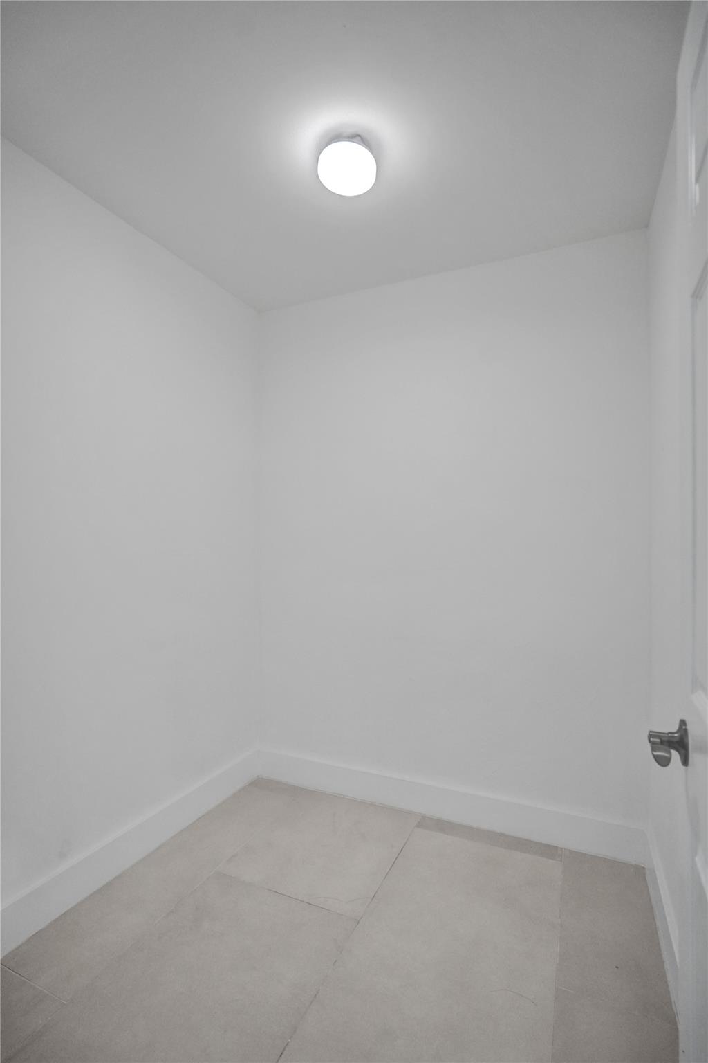 Hollywood Lawns 2-58 B - Residential Lease