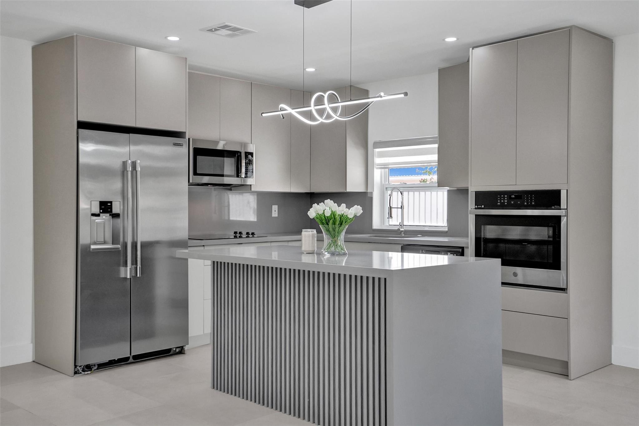 Hollywood Lawns 2-58 B - Residential Lease