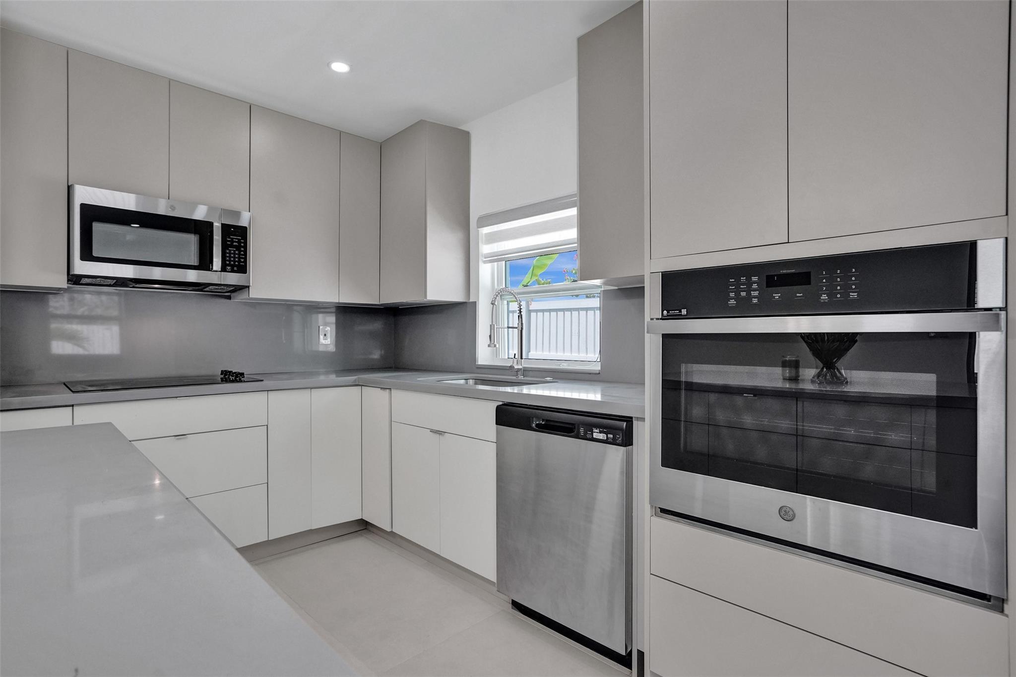 Hollywood Lawns 2-58 B - Residential Lease