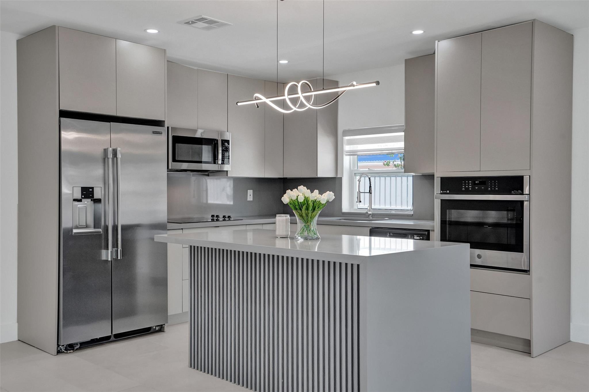Hollywood Lawns 2-58 B - Residential Lease