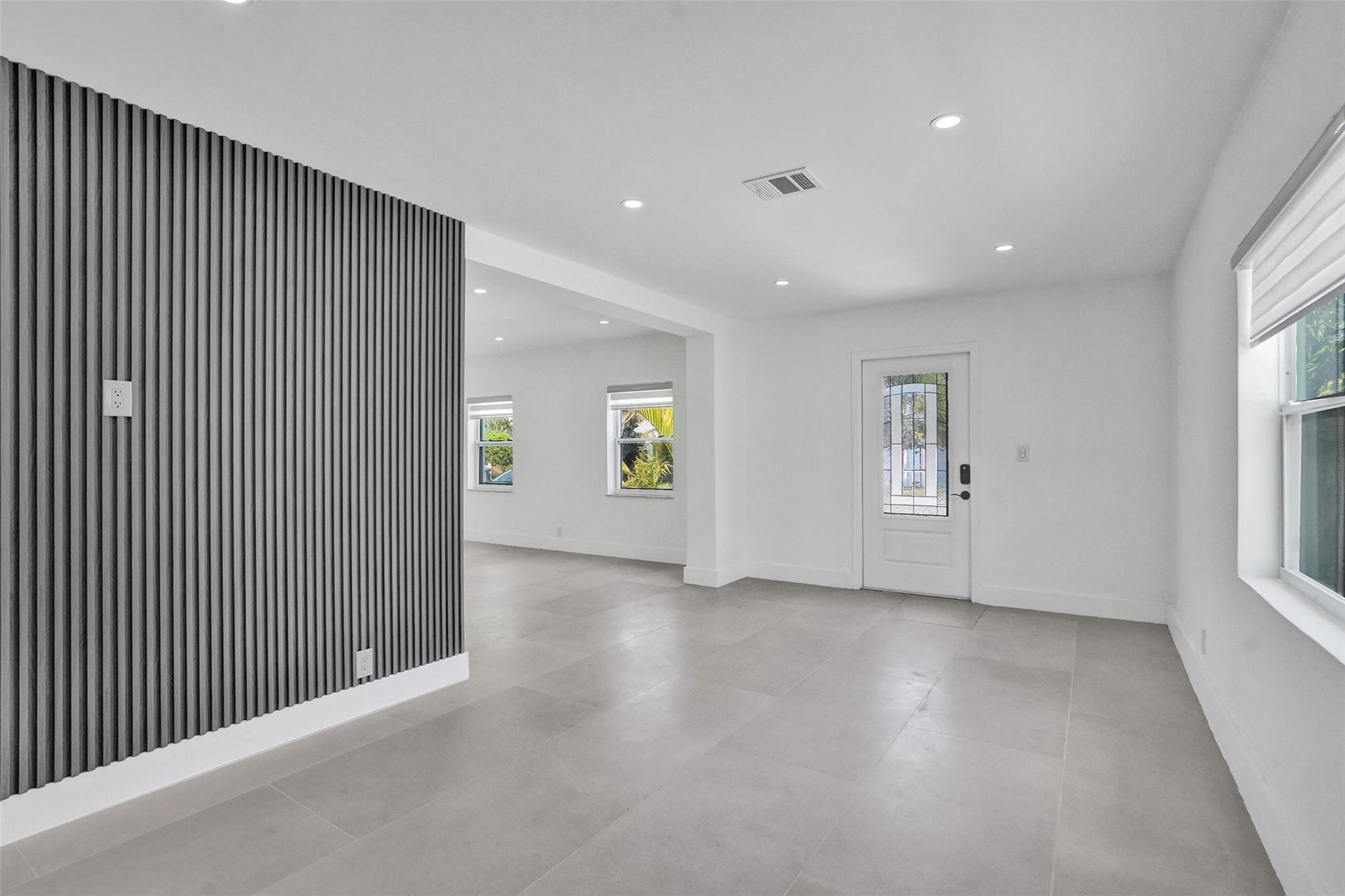 Hollywood Lawns 2-58 B - Residential Lease