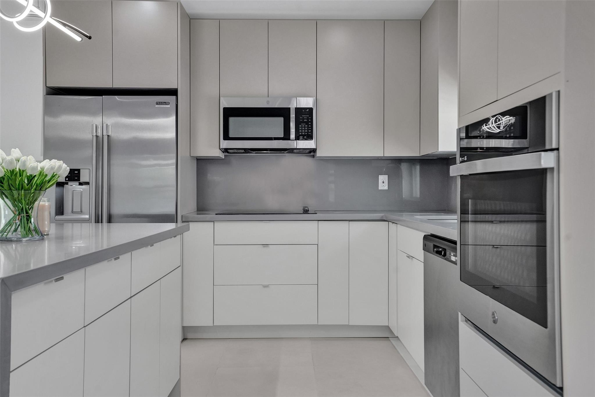 Hollywood Lawns 2-58 B - Residential Lease