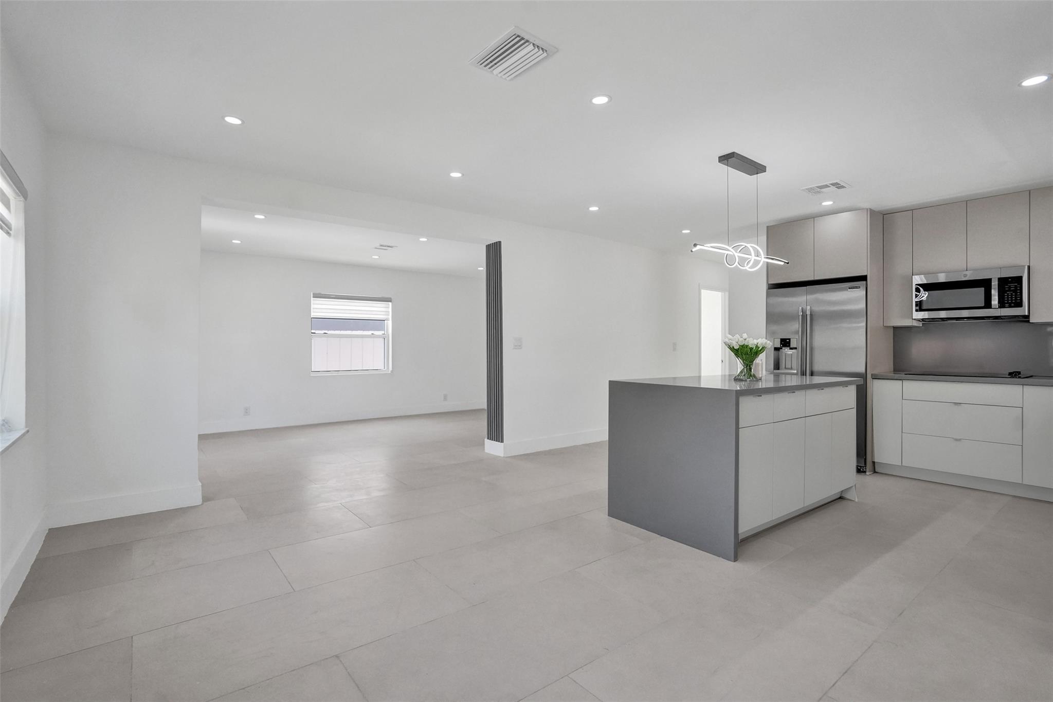 Hollywood Lawns 2-58 B - Residential Lease