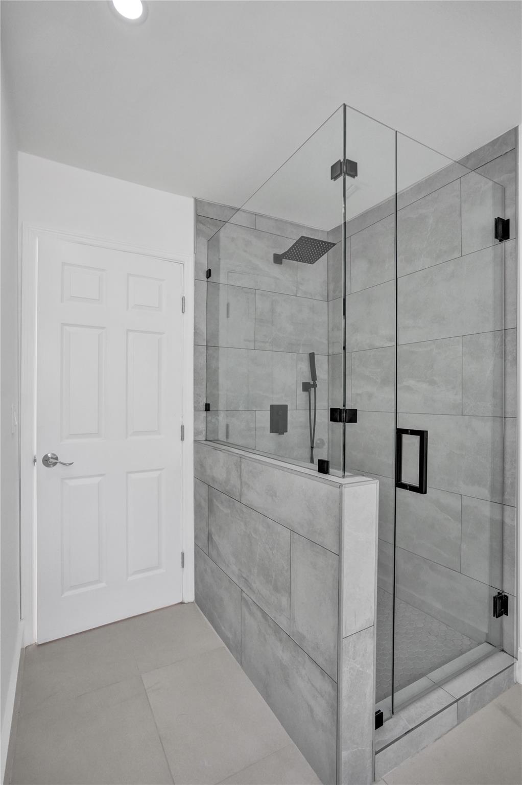 Hollywood Lawns 2-58 B - Residential Lease