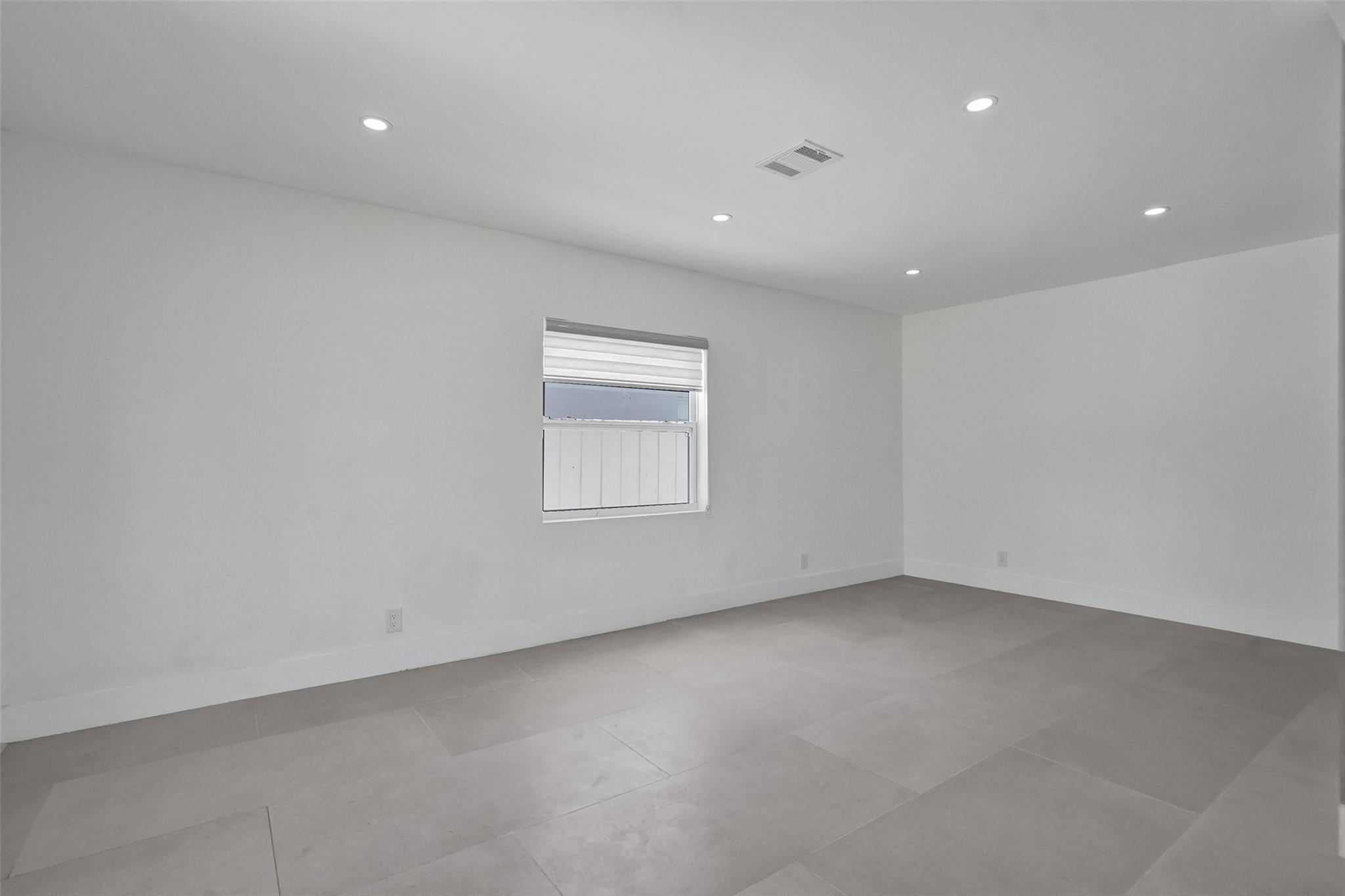Hollywood Lawns 2-58 B - Residential Lease