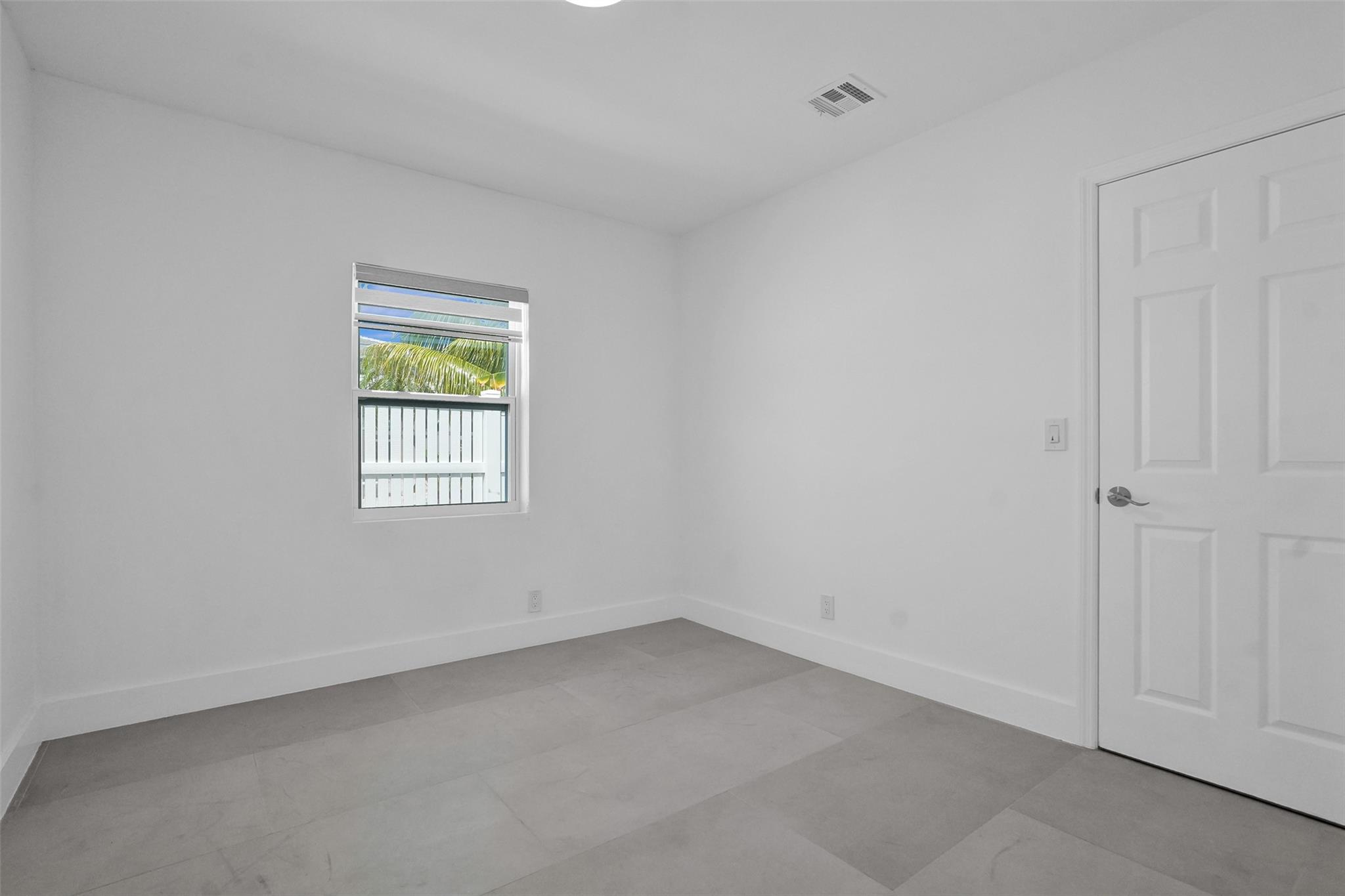 Hollywood Lawns 2-58 B - Residential Lease