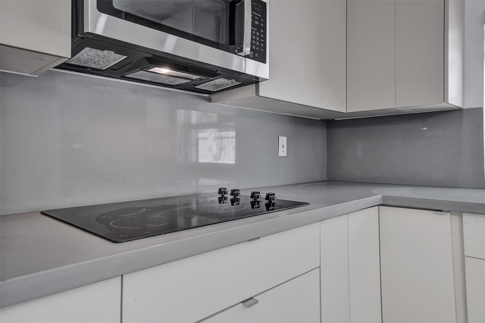 Hollywood Lawns 2-58 B - Residential Lease
