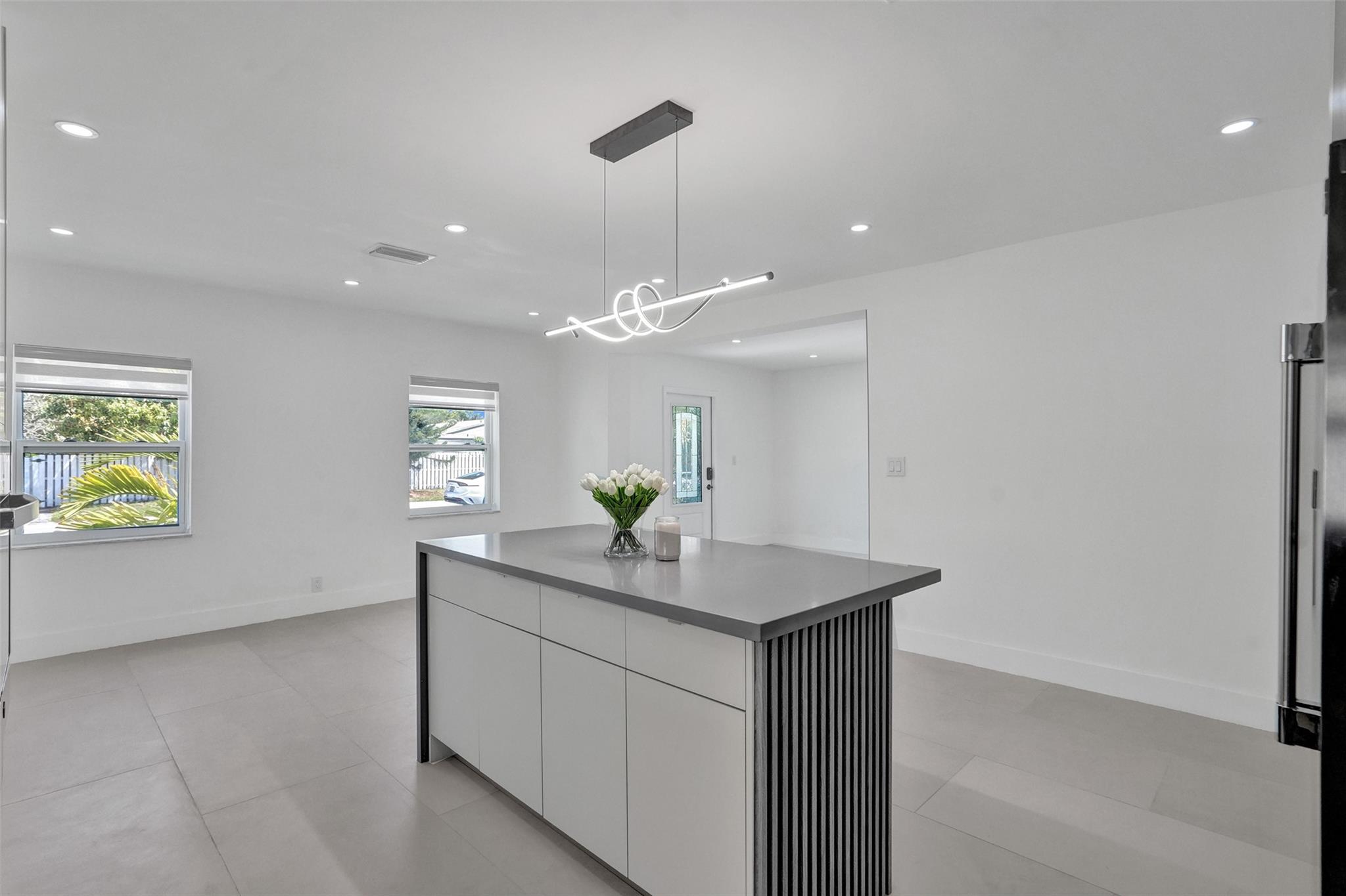 Hollywood Lawns 2-58 B - Residential Lease