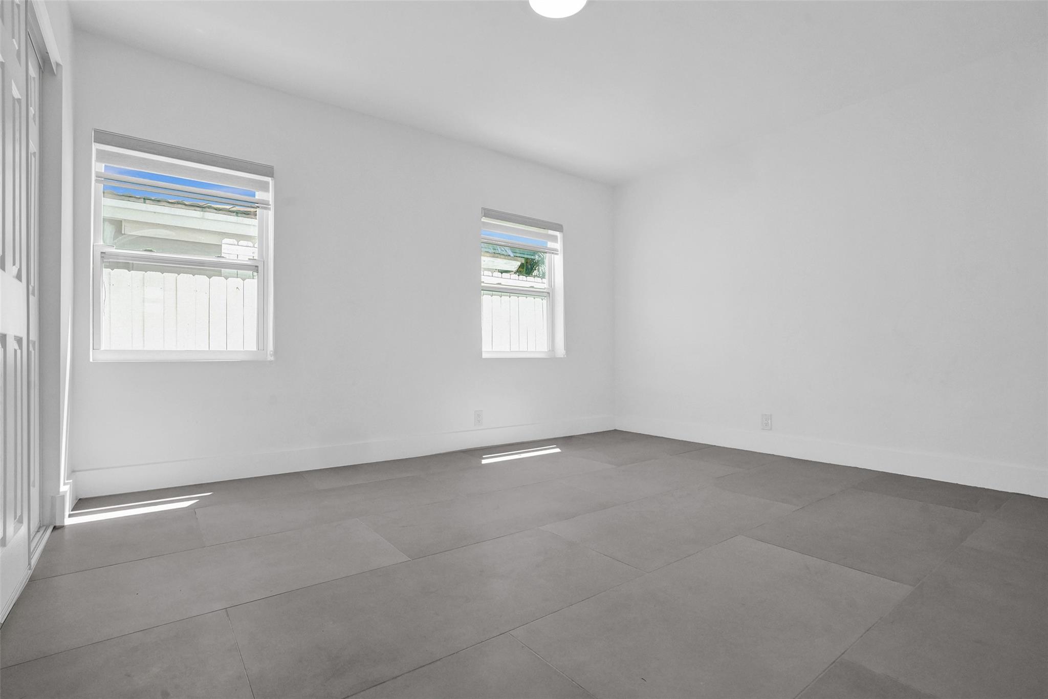 Hollywood Lawns 2-58 B - Residential Lease