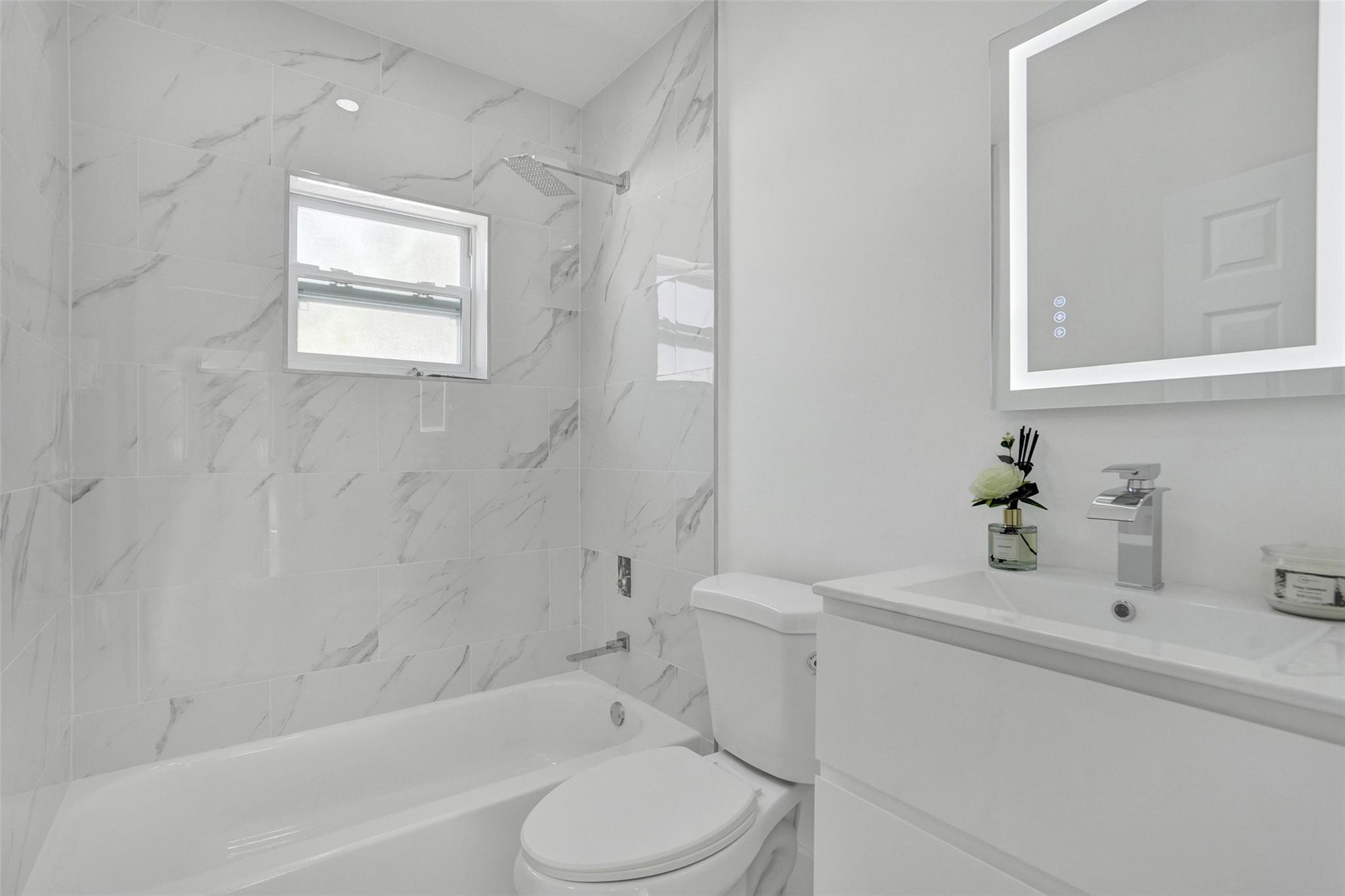 Hollywood Lawns 2-58 B - Residential Lease