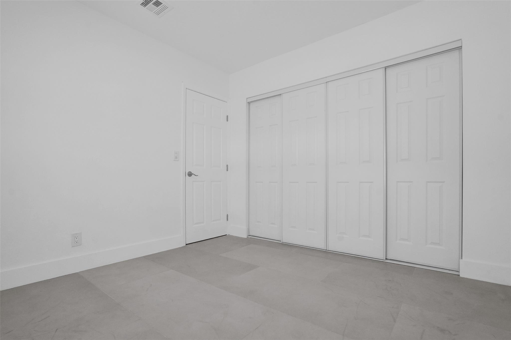 Hollywood Lawns 2-58 B - Residential Lease