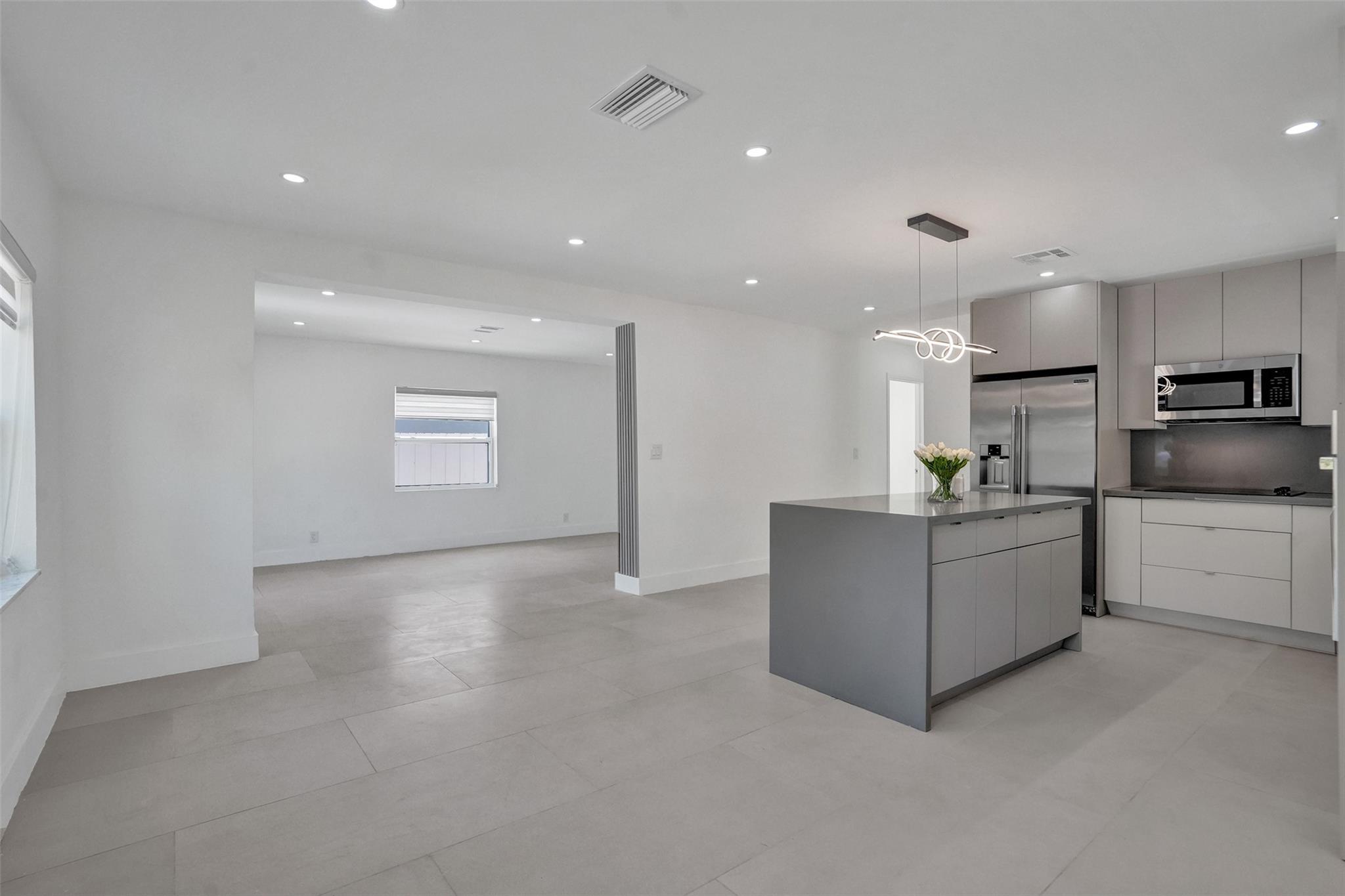 Hollywood Lawns 2-58 B - Residential Lease