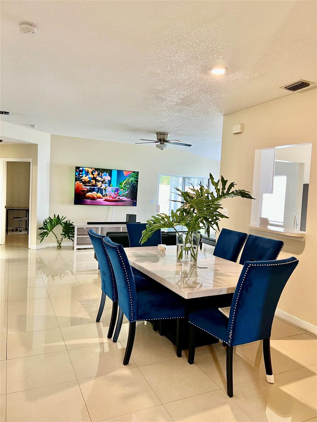 Photo of 6 Bentwater Circle, Boynton Beach, FL 33426 (MLS # F10408970)
