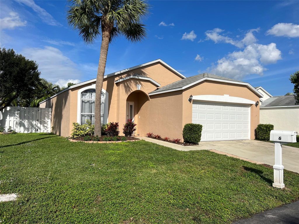 Photo of 6 Bentwater Circle, Boynton Beach, FL 33426 (MLS # F10408970)