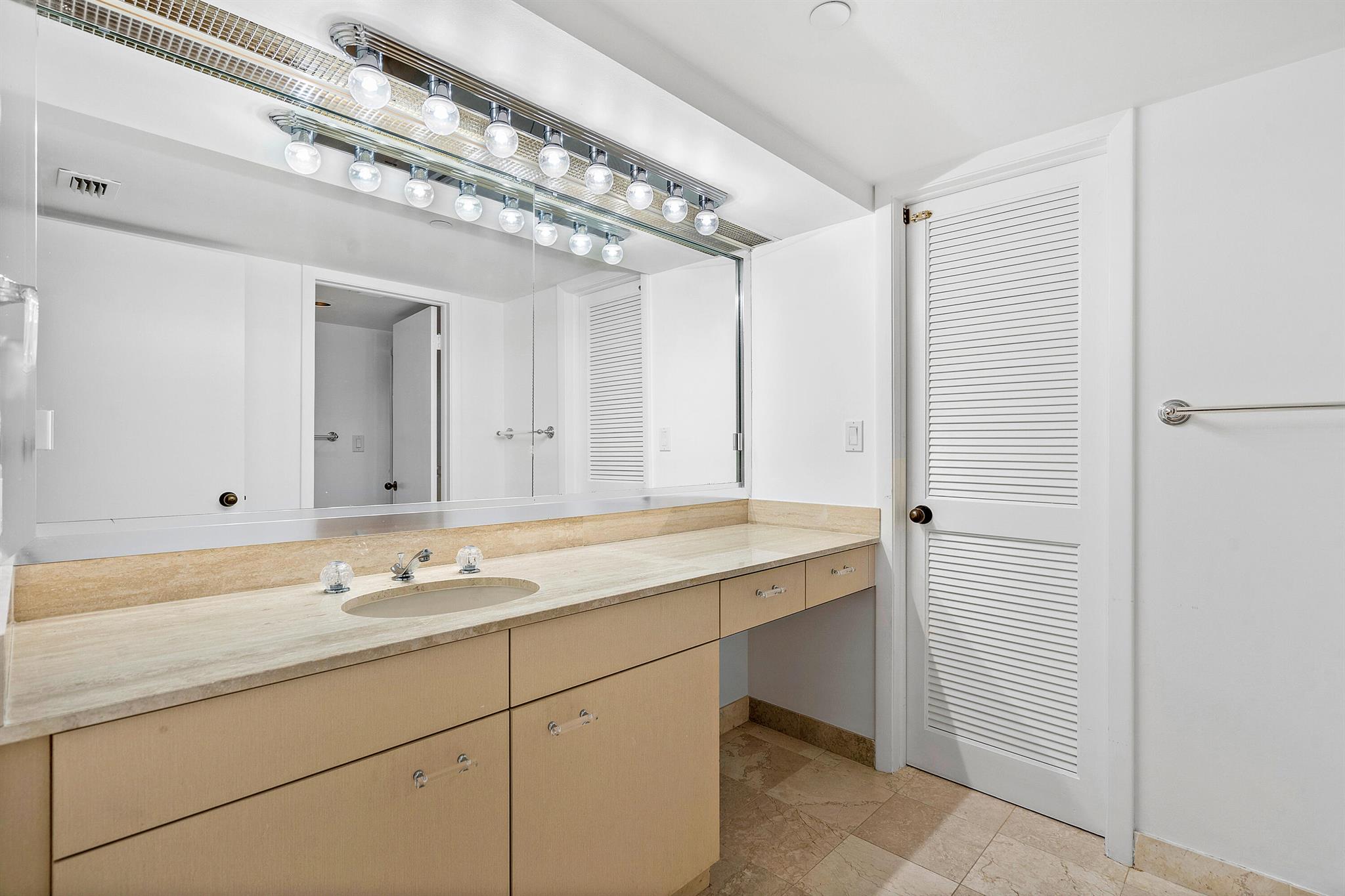 PLAZA OF THE PALM BEACHES - Residential