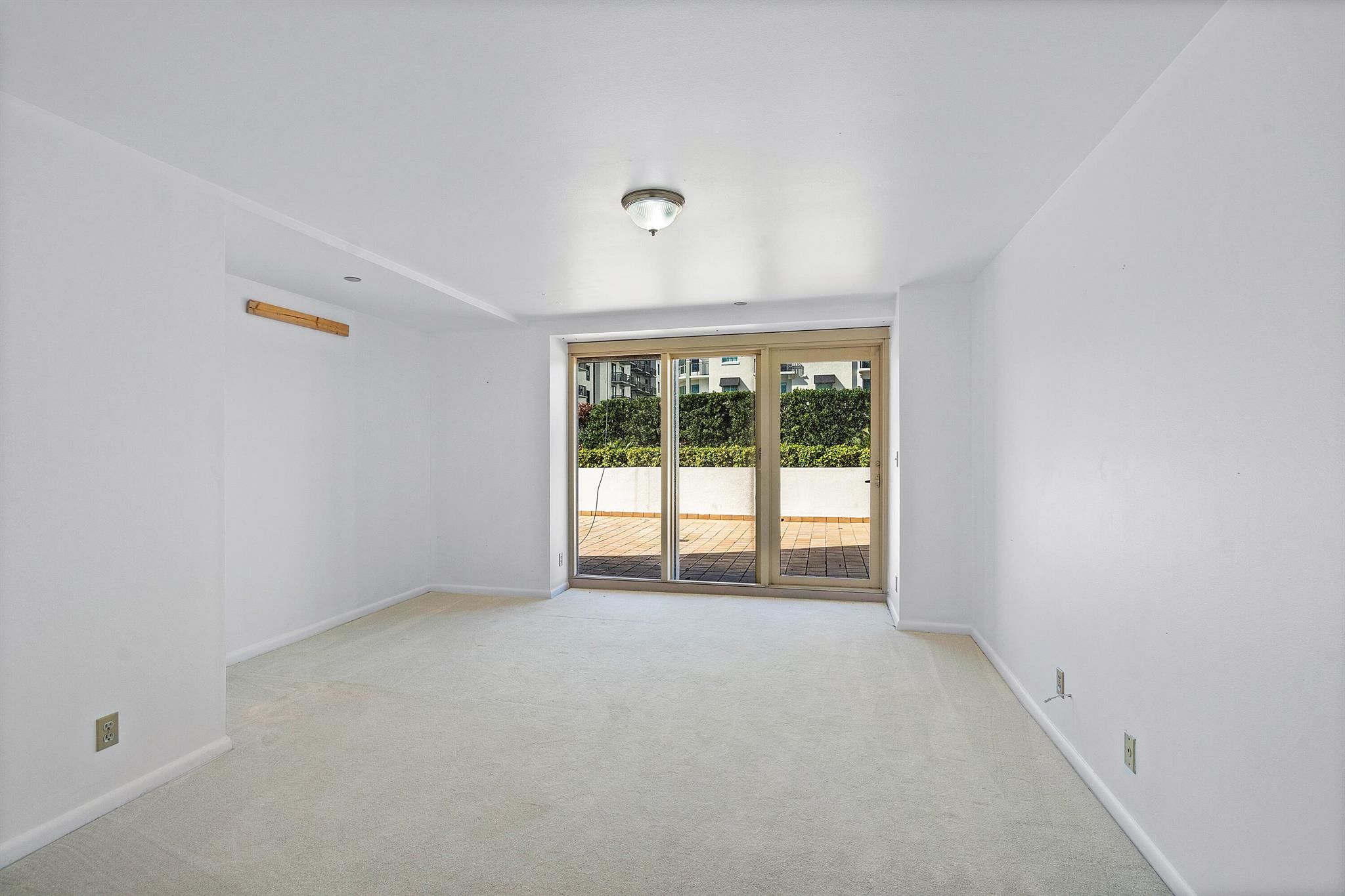 PLAZA OF THE PALM BEACHES - Residential