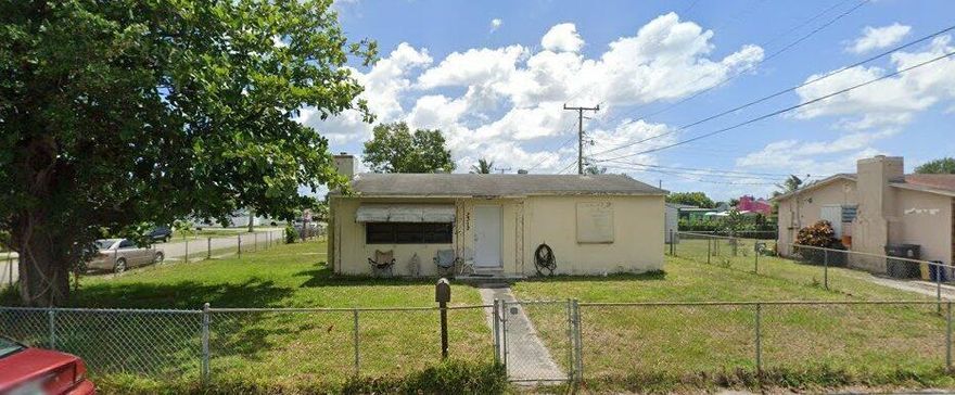 Welcome to a charming slice of Florida history nestled in the heart of West Palm Beach. Great investor home. Minutes to PBI airport. A bit of a fixer upper, but the Lot size is huge and the property has great potential.