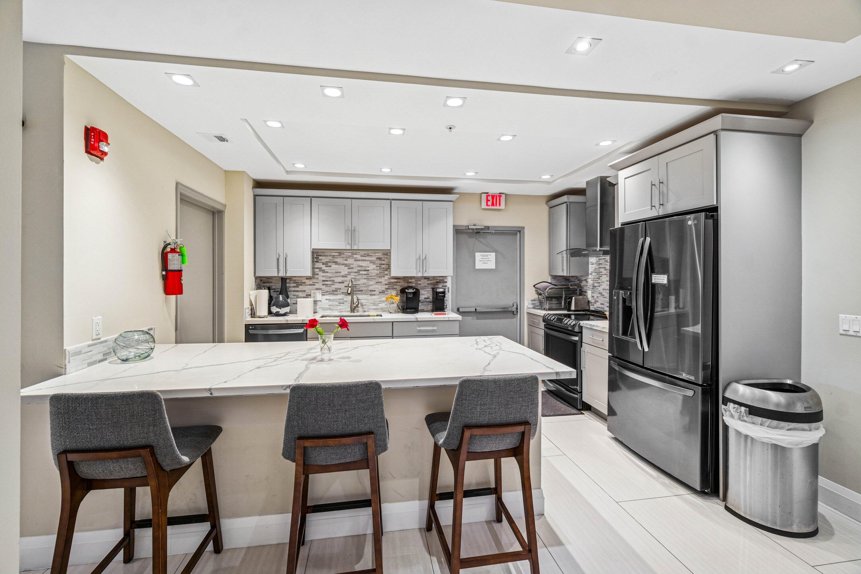 REGENCY HIGHLAND CLUB CONDO - Residential