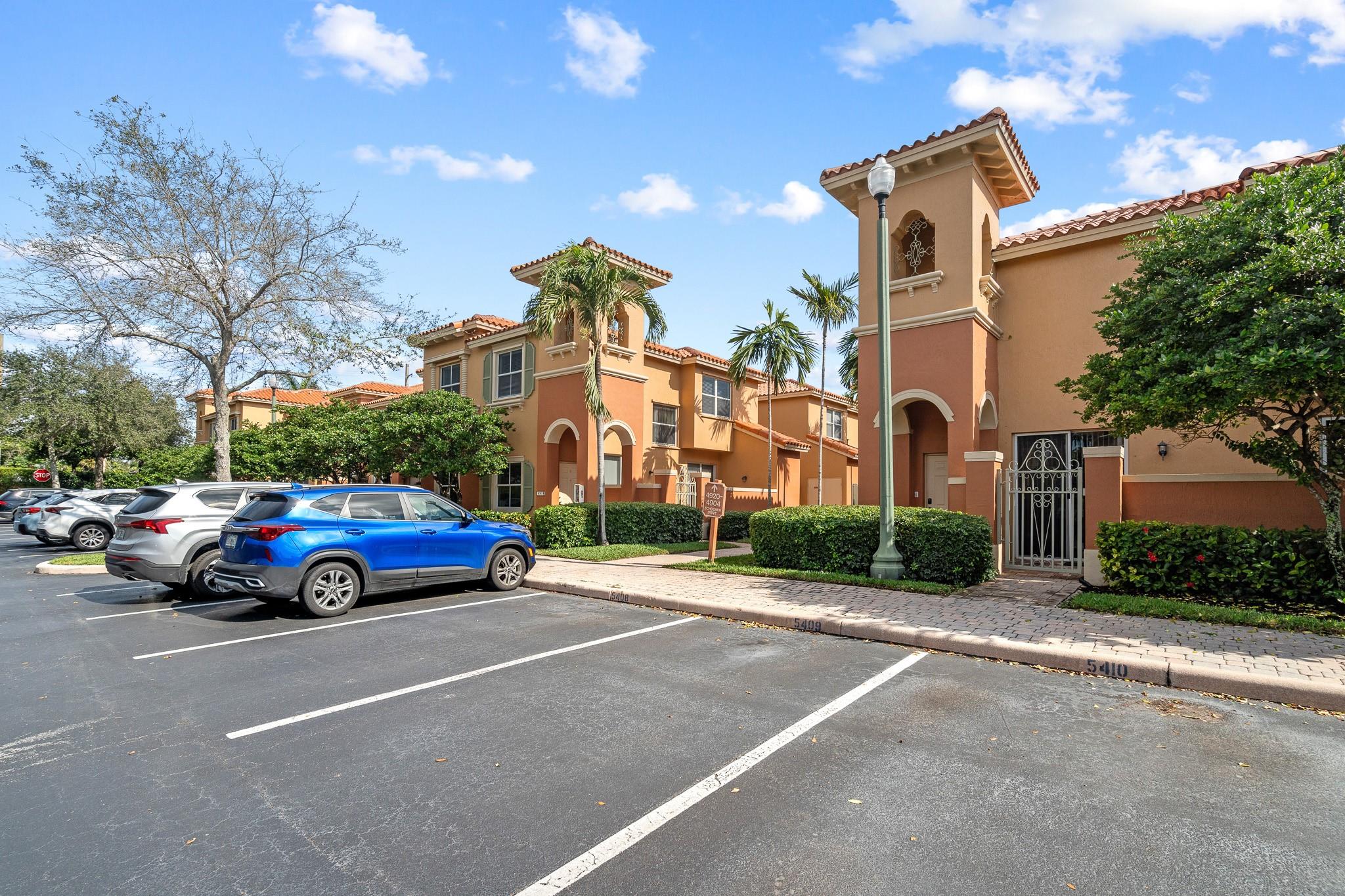 VILLAS AT HARBOR ISLES - Residential