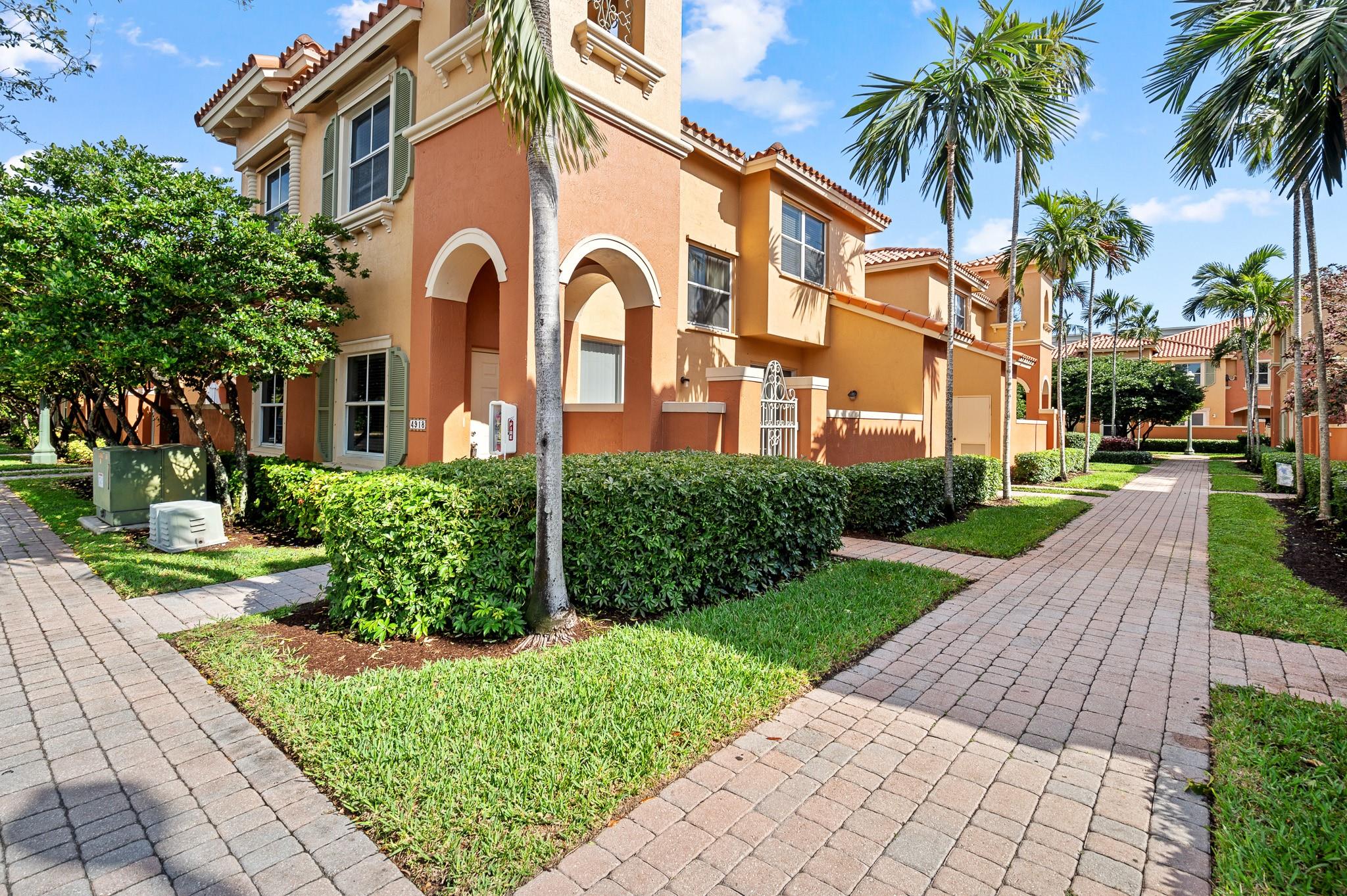 VILLAS AT HARBOR ISLES - Residential